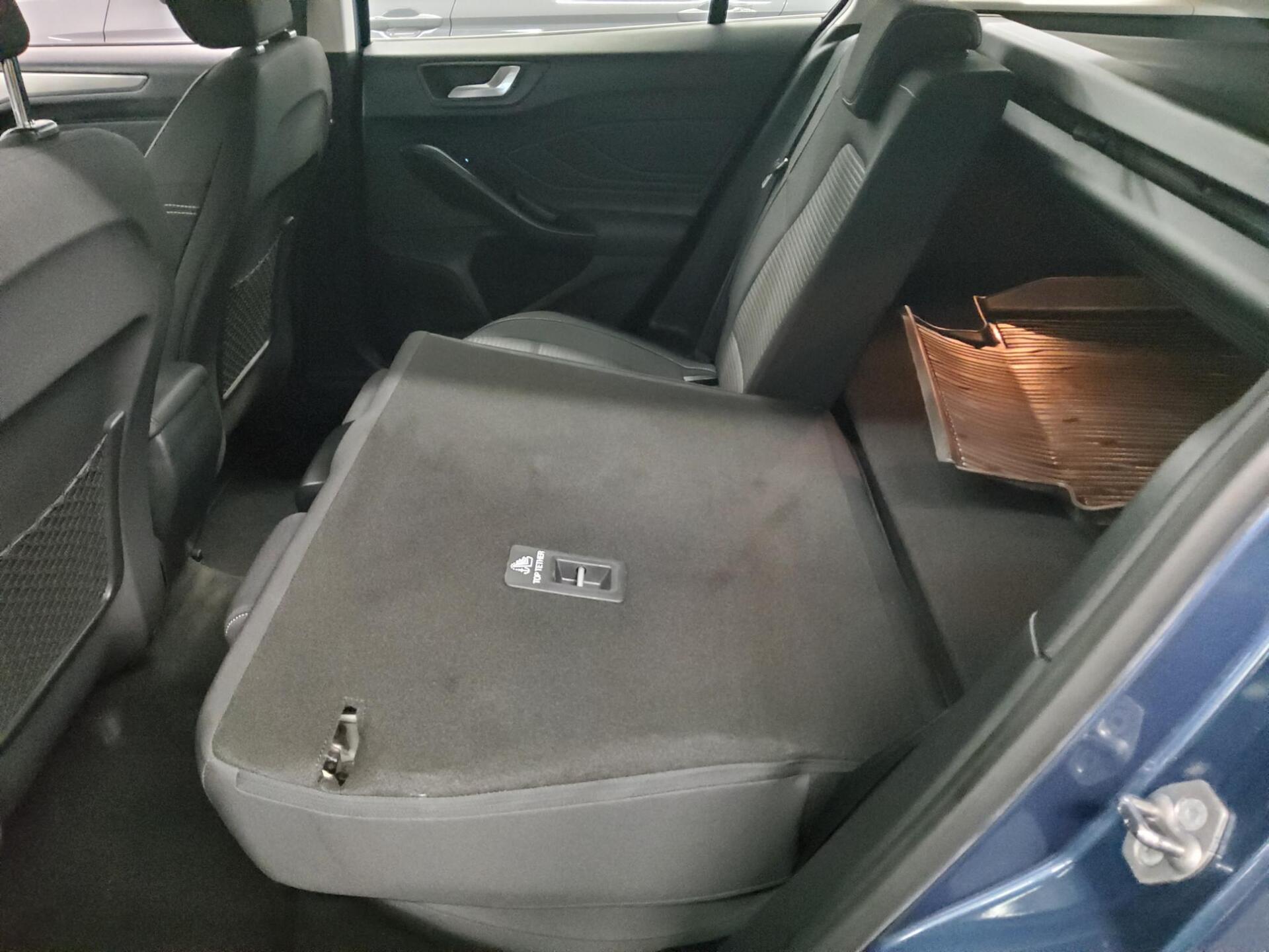 Ford Focus Turnier 1.0 EB Titanium Navi LED RFK 12