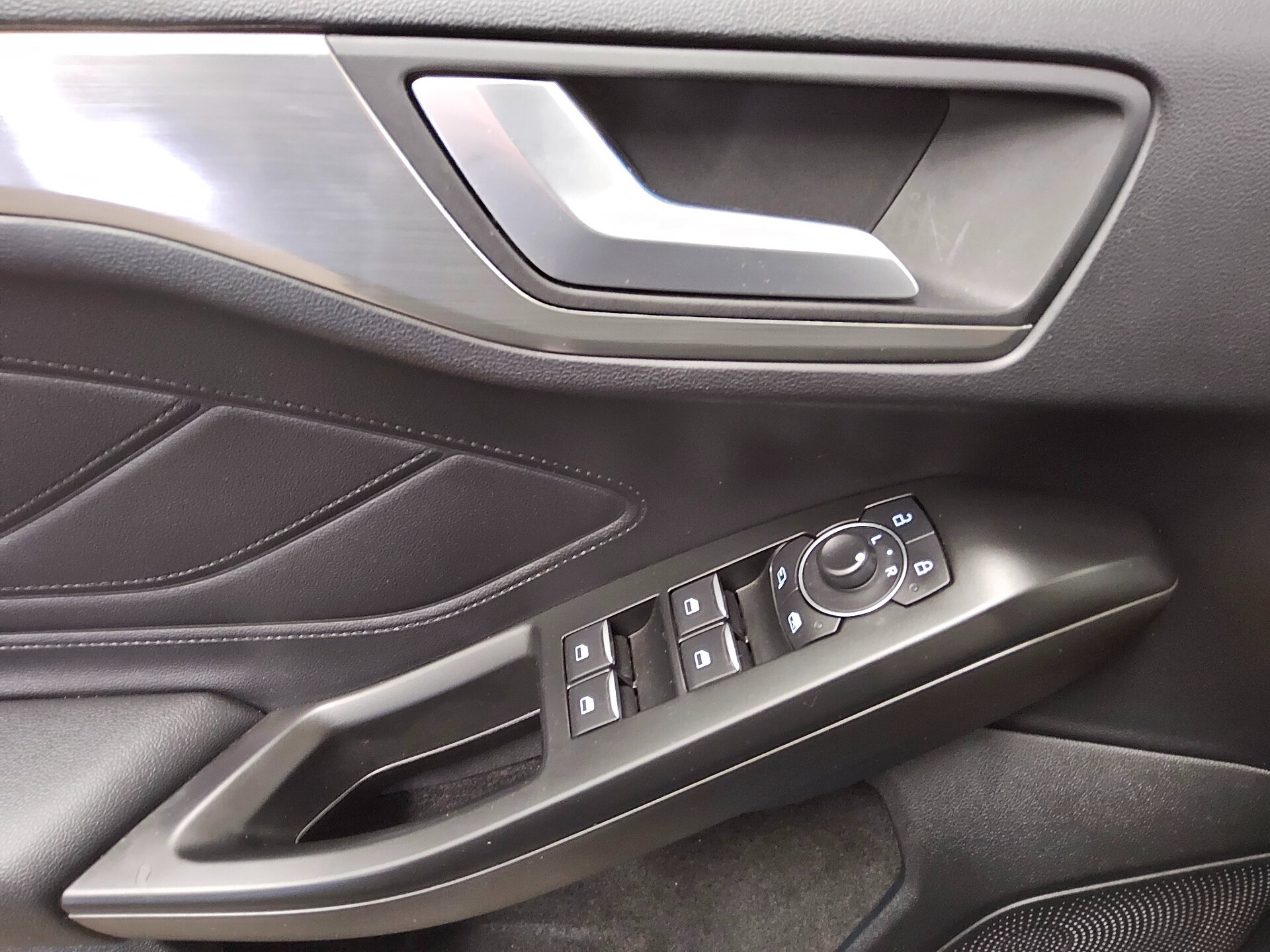 Ford Focus Turnier 1.0 EB Titanium Navi LED RFK 9