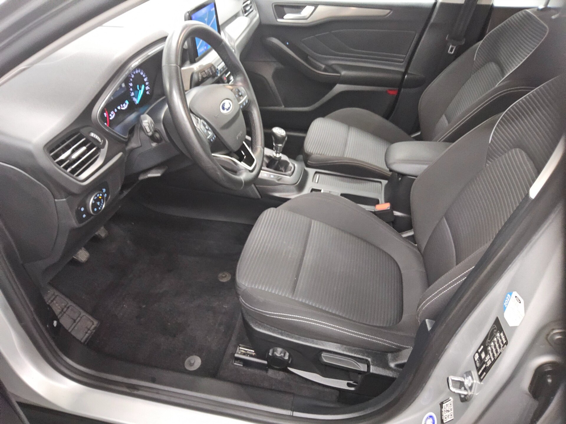 Ford Focus Turnier 1.0 EB Titanium Navi LED RfK Shz 8