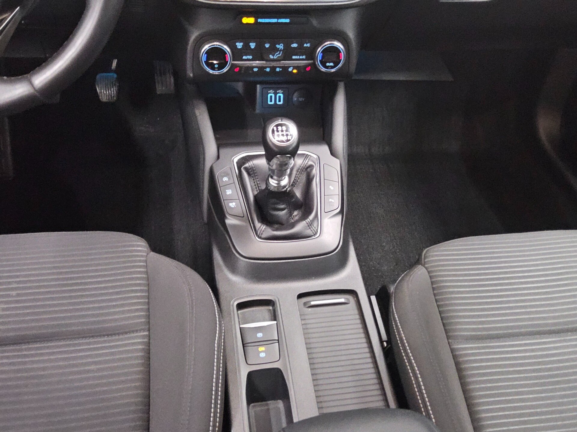 Ford Focus Turnier 1.0 EB Titanium Navi LED RfK Shz 6