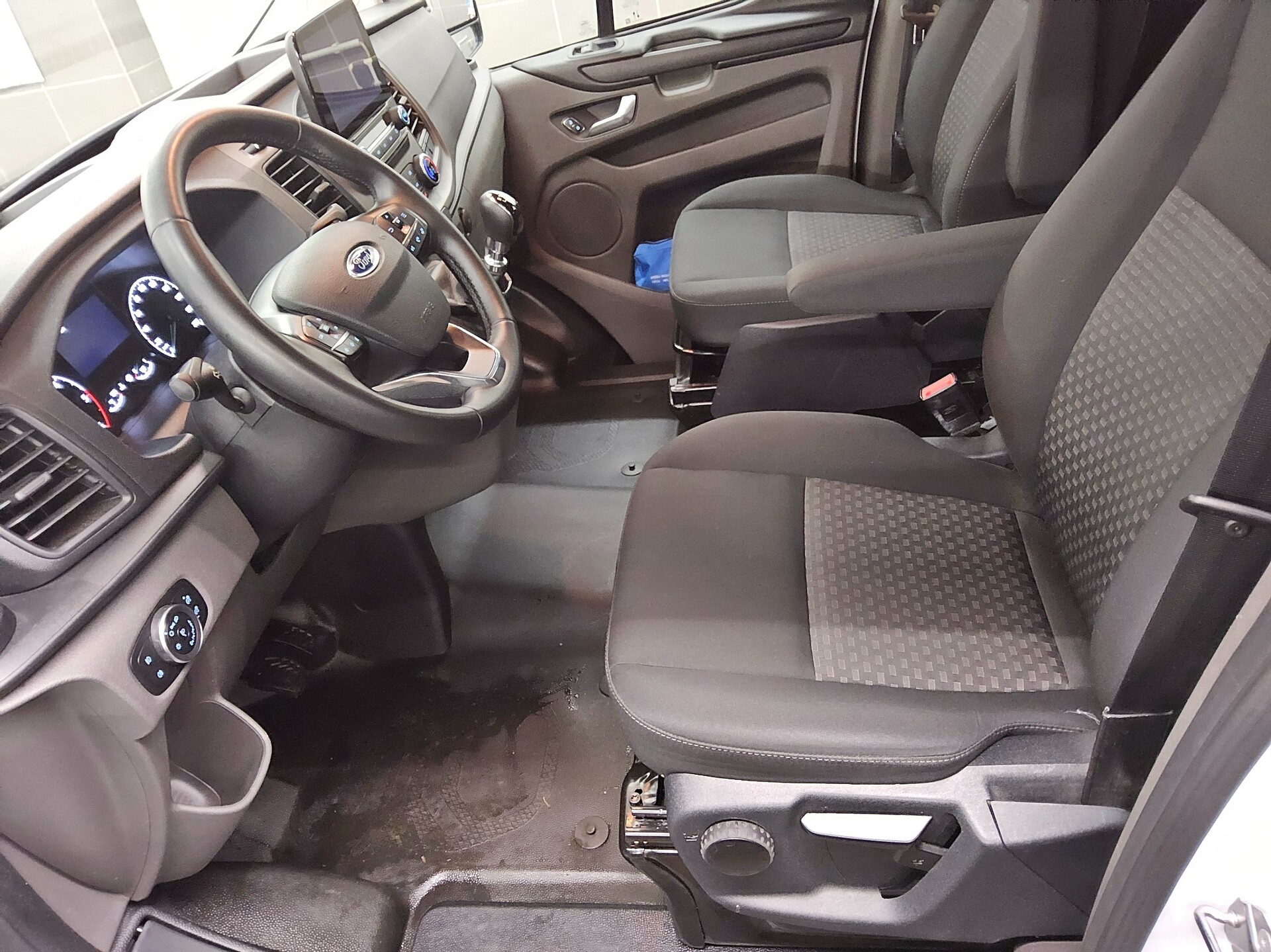 Ford Transit Custom 2.0 EB Trend L2 8-Sitze Navi 8