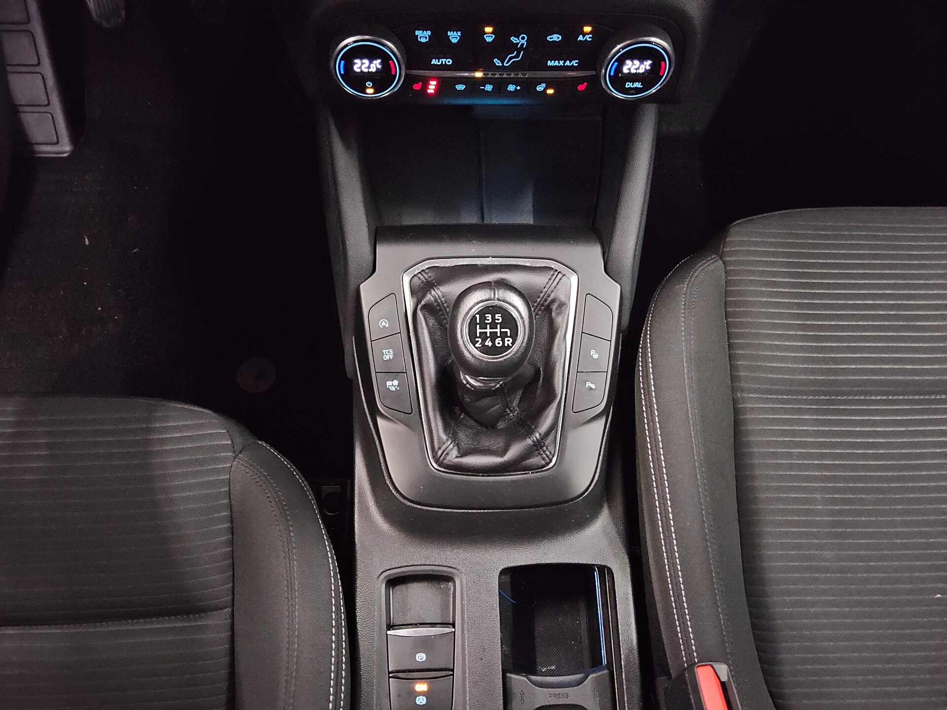 Ford Focus Turnier 1.0 EB Titanium Navi LED RFK 6