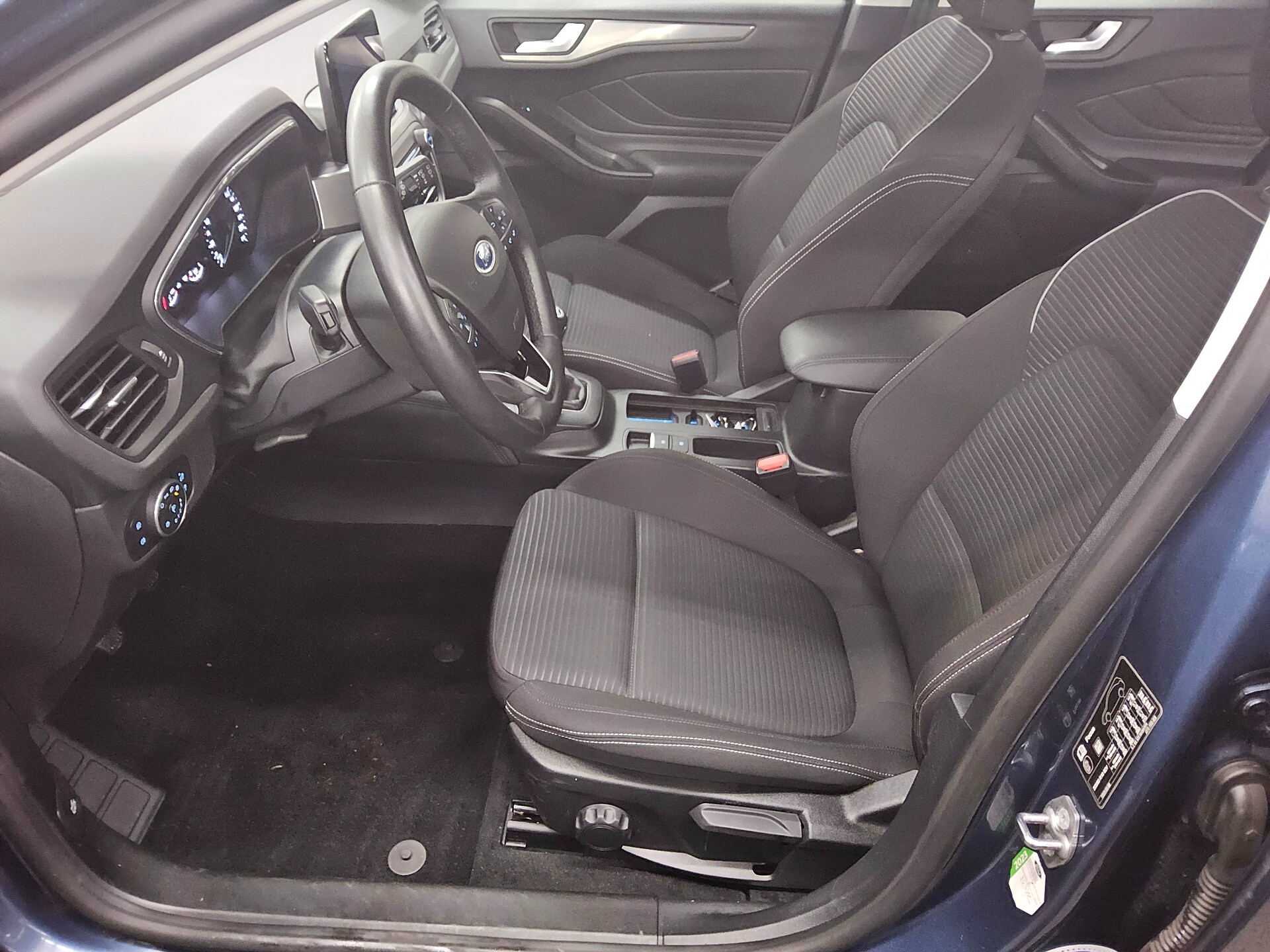 Ford Focus Turnier 1.0 EB Titanium Navi LED RFK 8