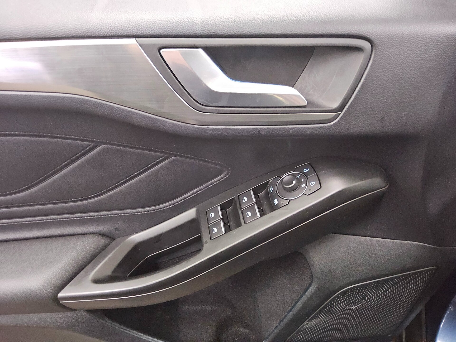 Ford Focus Turnier 1.0 EB Titanium Navi LED RFK 9