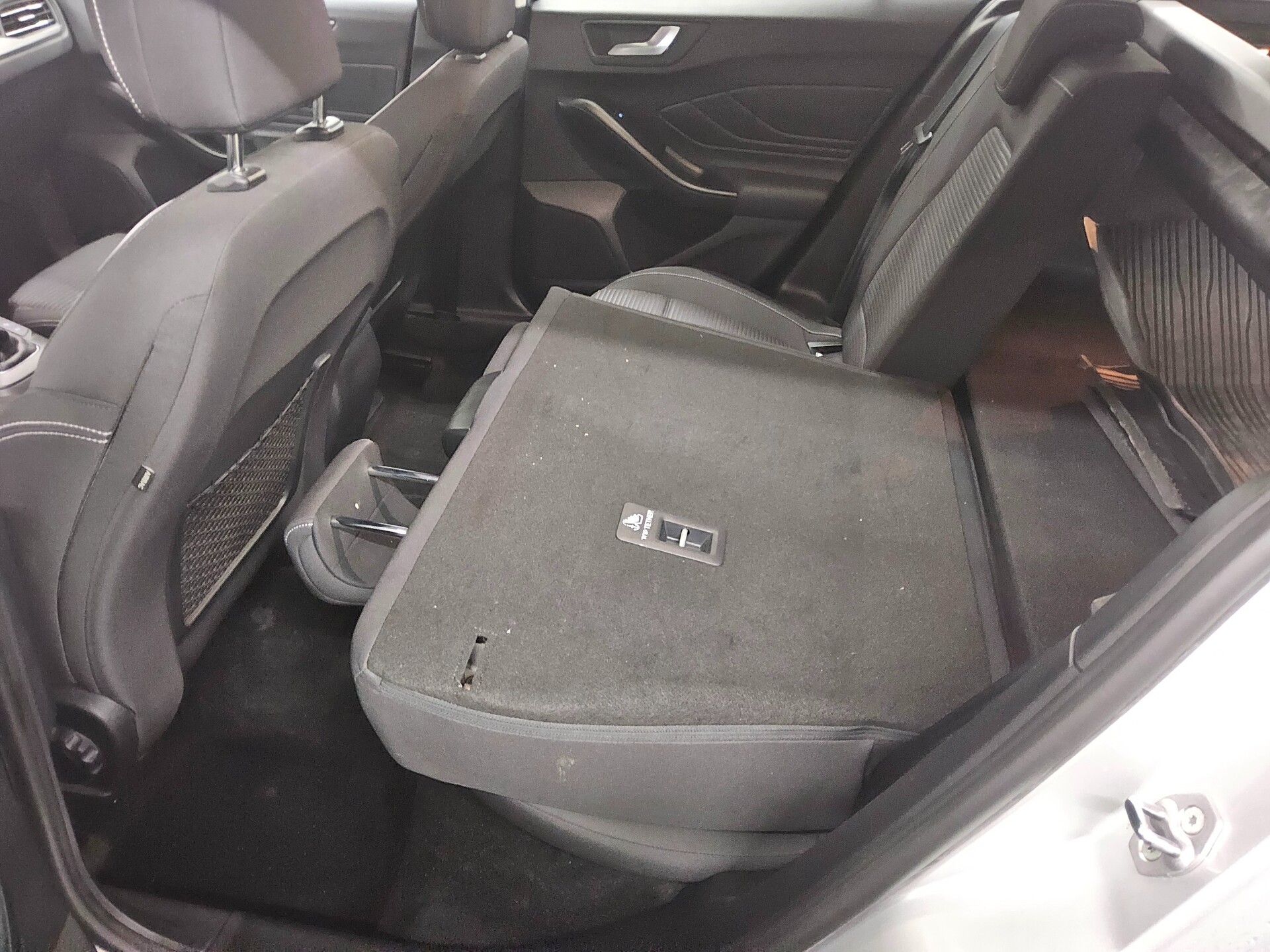 Ford Focus Turnier 1.0 EB Titanium Navi LED RFK 12