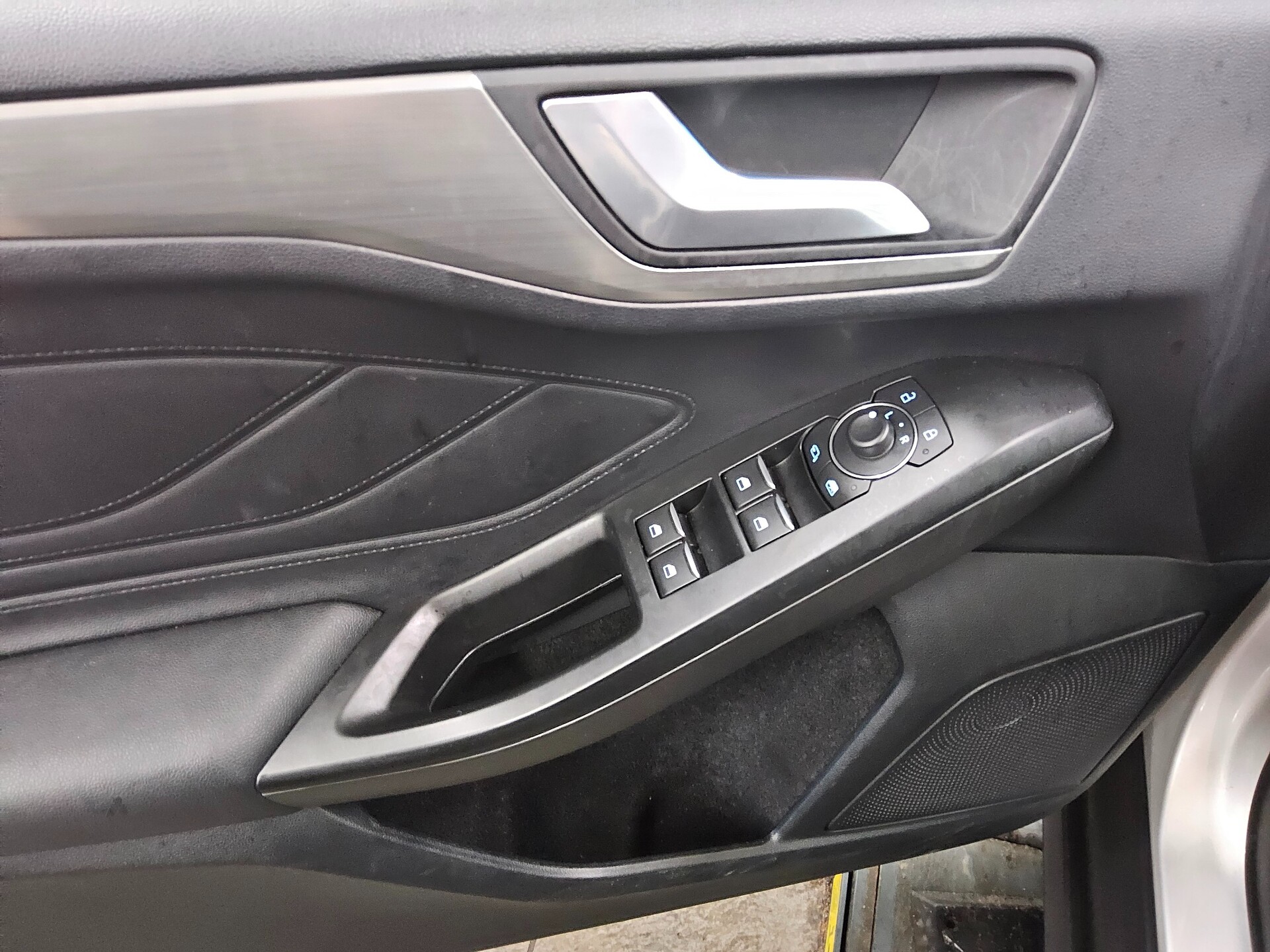 Ford Focus Turnier 1.0 EB Titanium Navi LED RFK 9