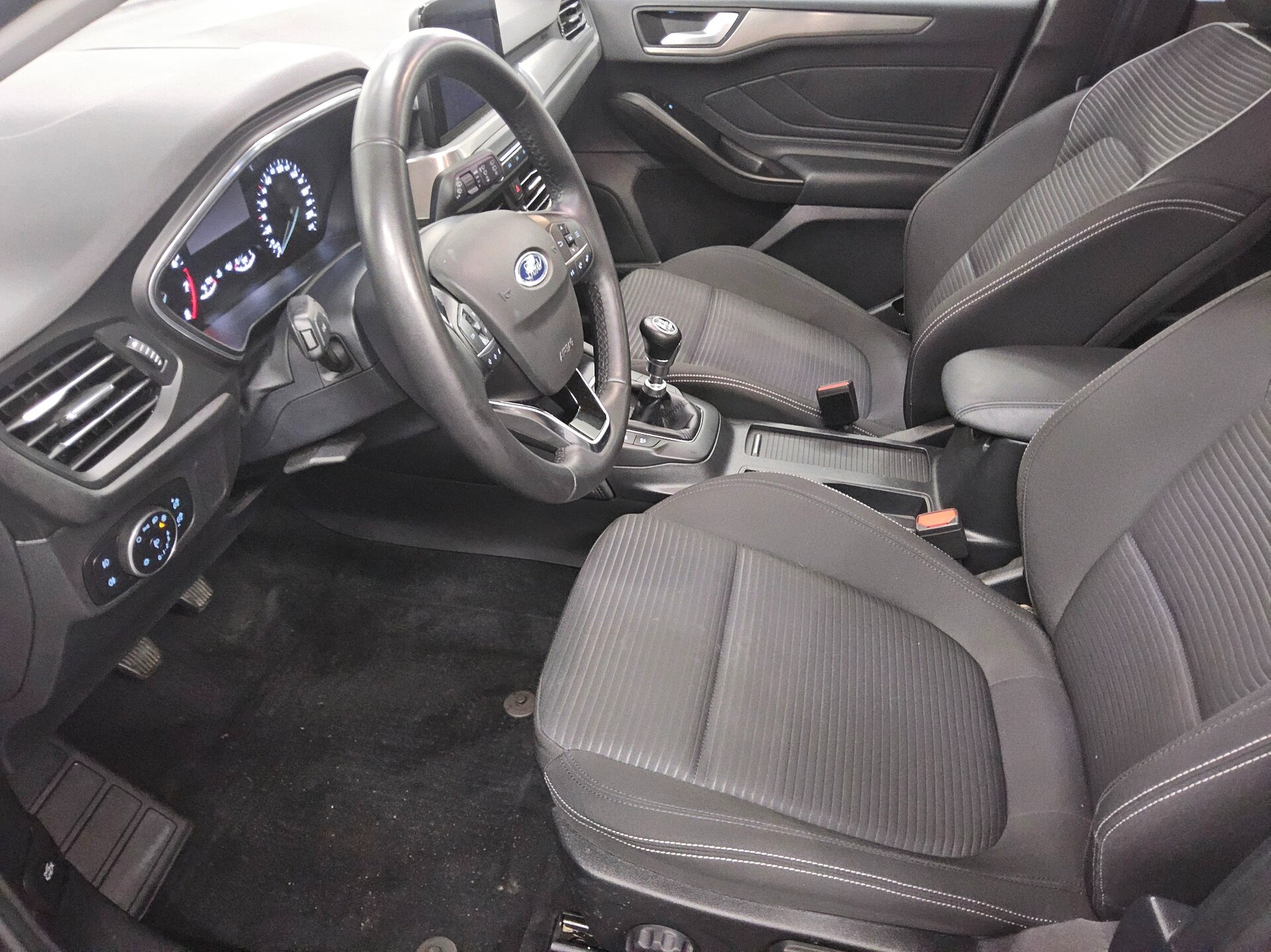 Ford Focus Turnier 1.0 EB Titanium Navi LED RFK 8