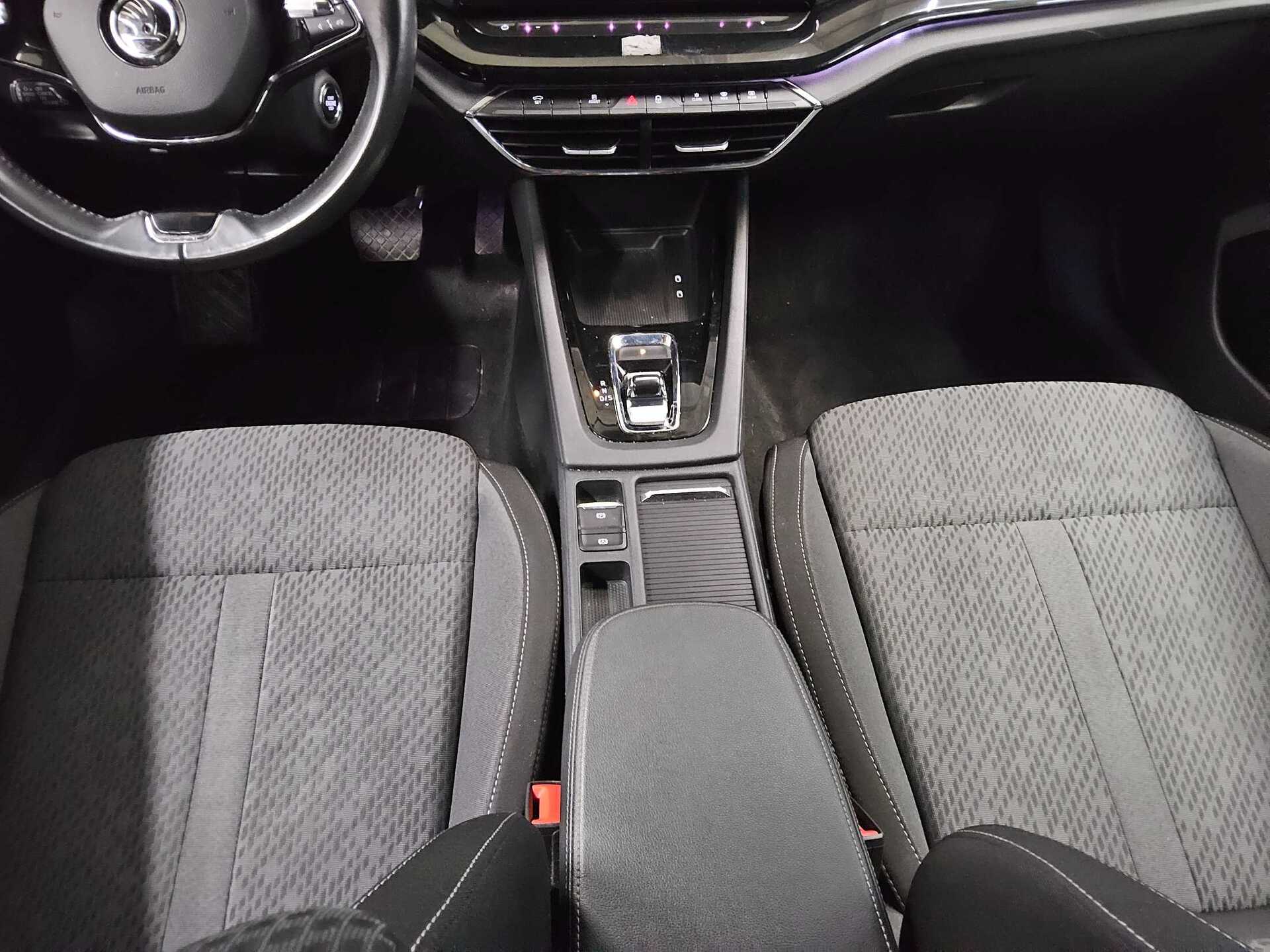 Skoda Octavia Kombi 2.0 TDI Style AHK Navi RfK LED 6