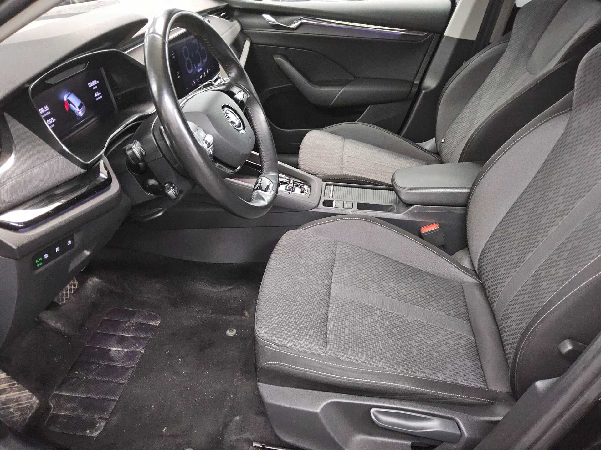 Skoda Octavia Kombi 2.0 TDI Style AHK Navi RfK LED 9