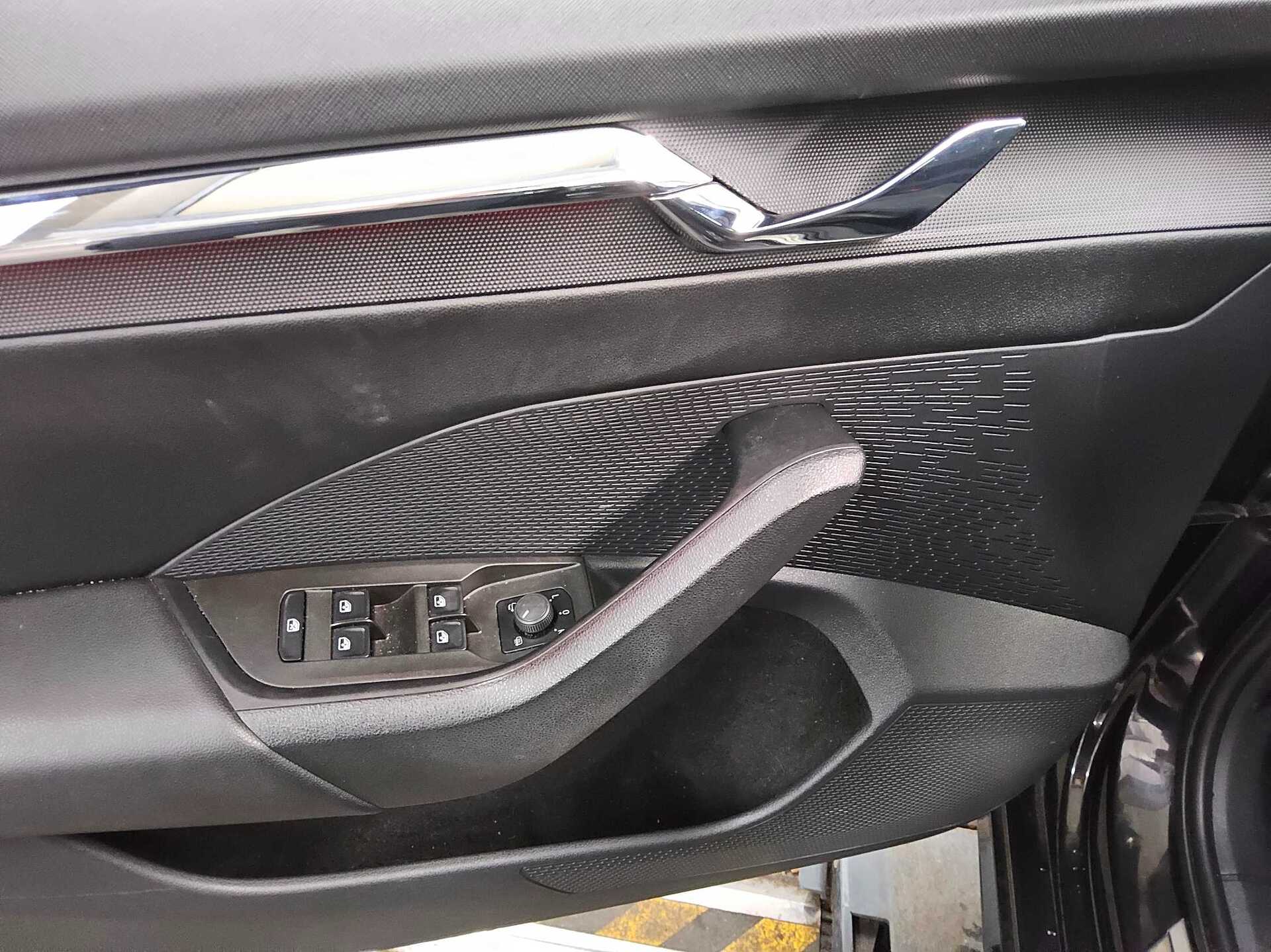 Skoda Octavia Kombi 2.0 TDI Style AHK Navi RfK LED 10