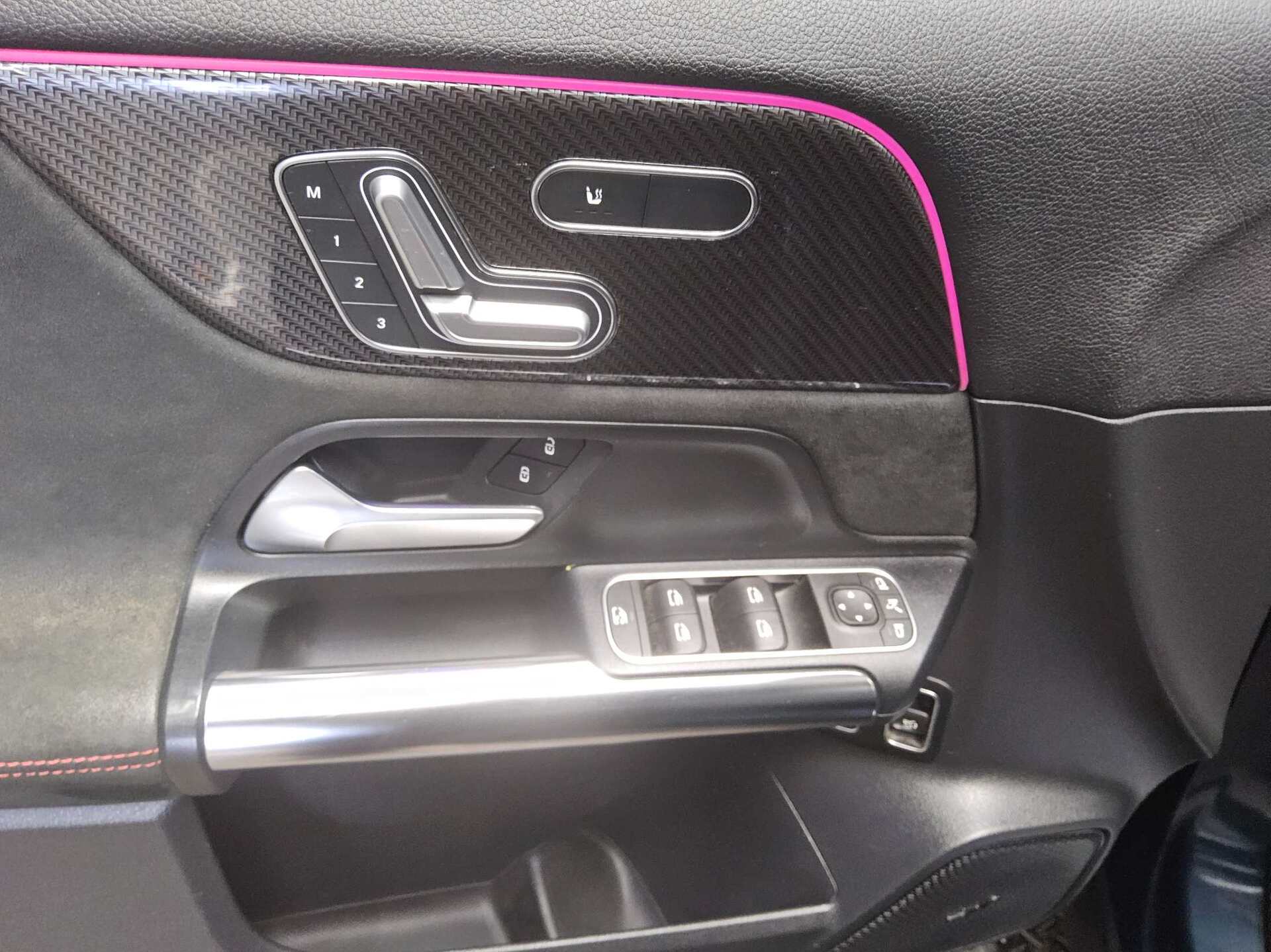 Mercedes-Benz GLA 250 e AMG-Line Navi MB-LED Panorama AHK RfK 10