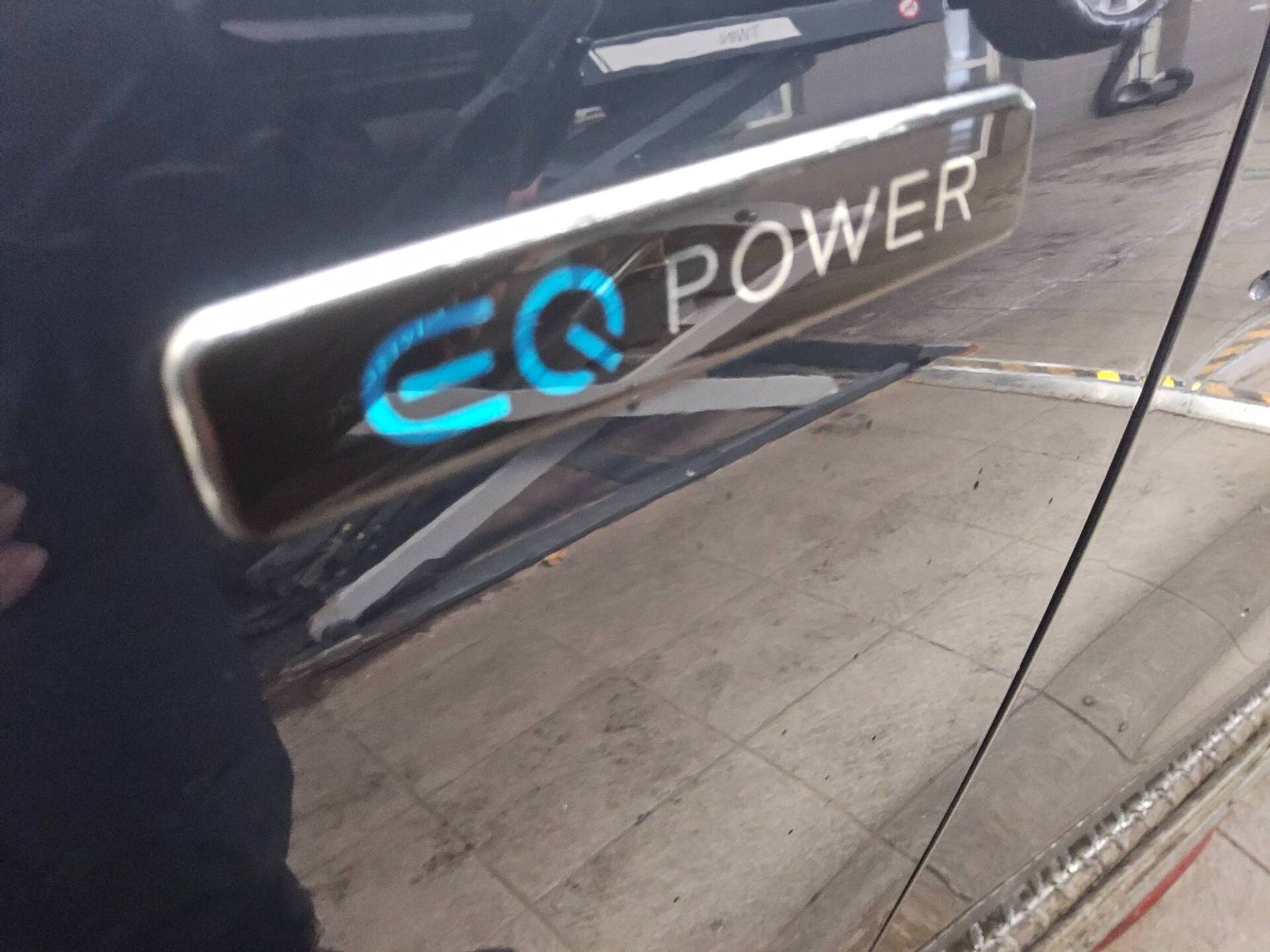 Mercedes-Benz GLA 250 e AMG-Line Navi MB-LED Panorama AHK RfK 12