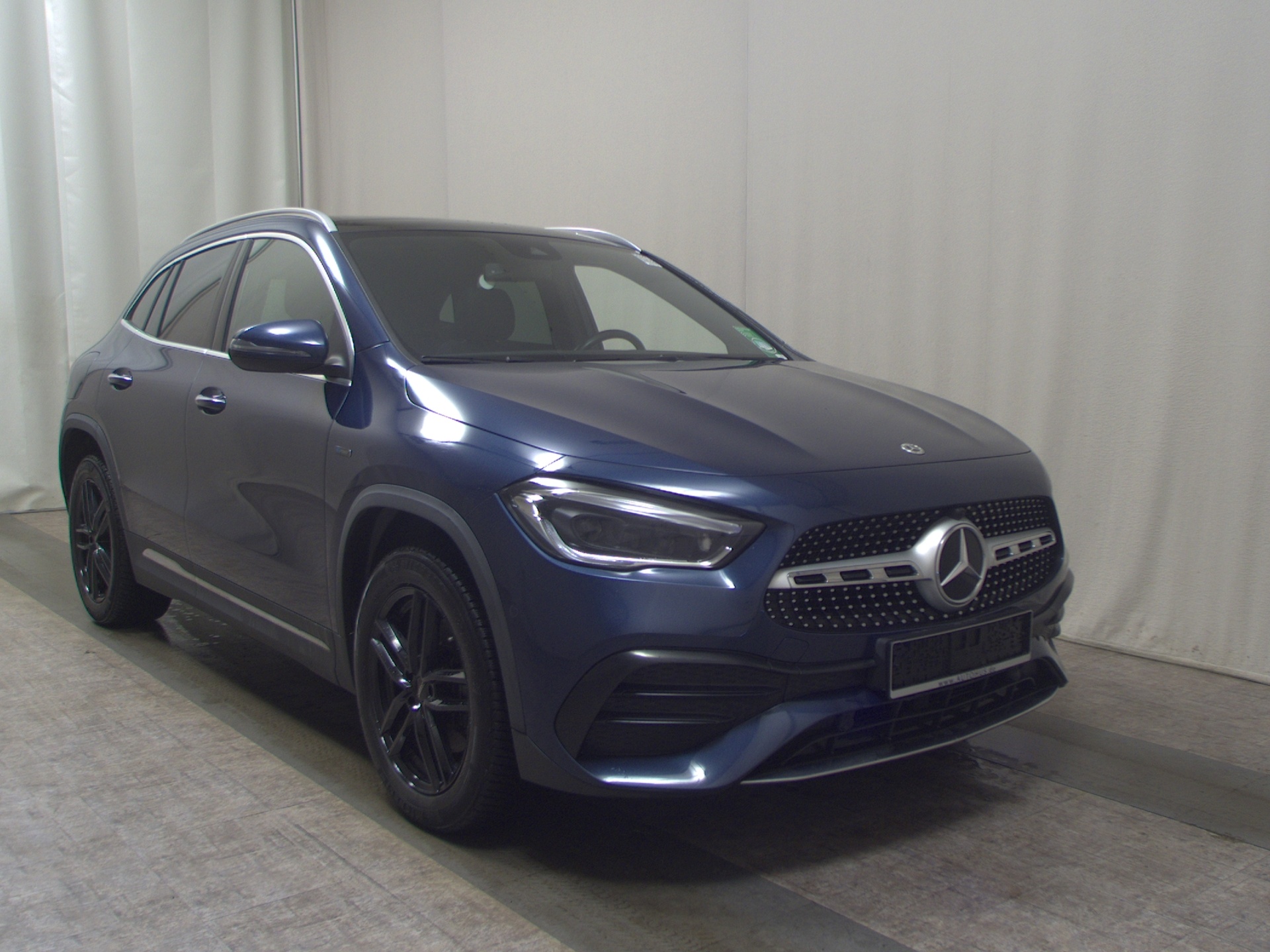 Mercedes-Benz GLA 250 e AMG-Line Navi MB-LED Panorama AHK RfK 3