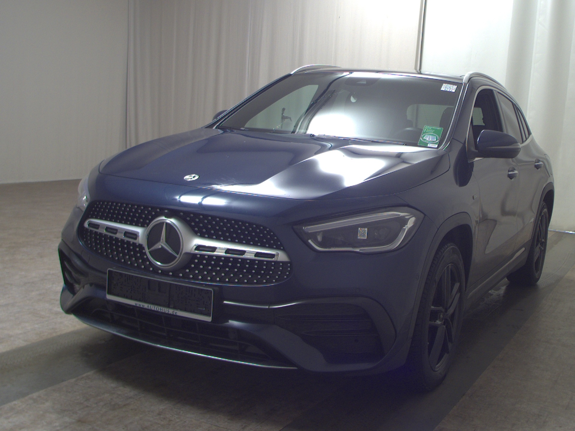 Mercedes-Benz GLA 250 e AMG-Line Navi MB-LED Panorama AHK RfK 2