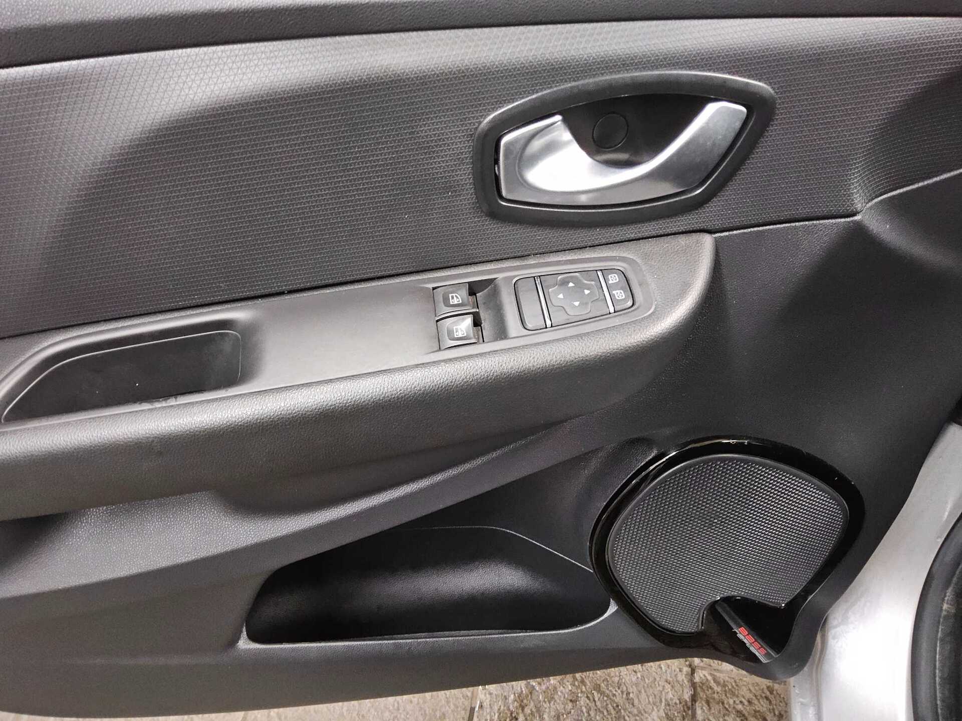 Renault Clio Grandtour 0.9 TCe Life Navi PDC BT 9