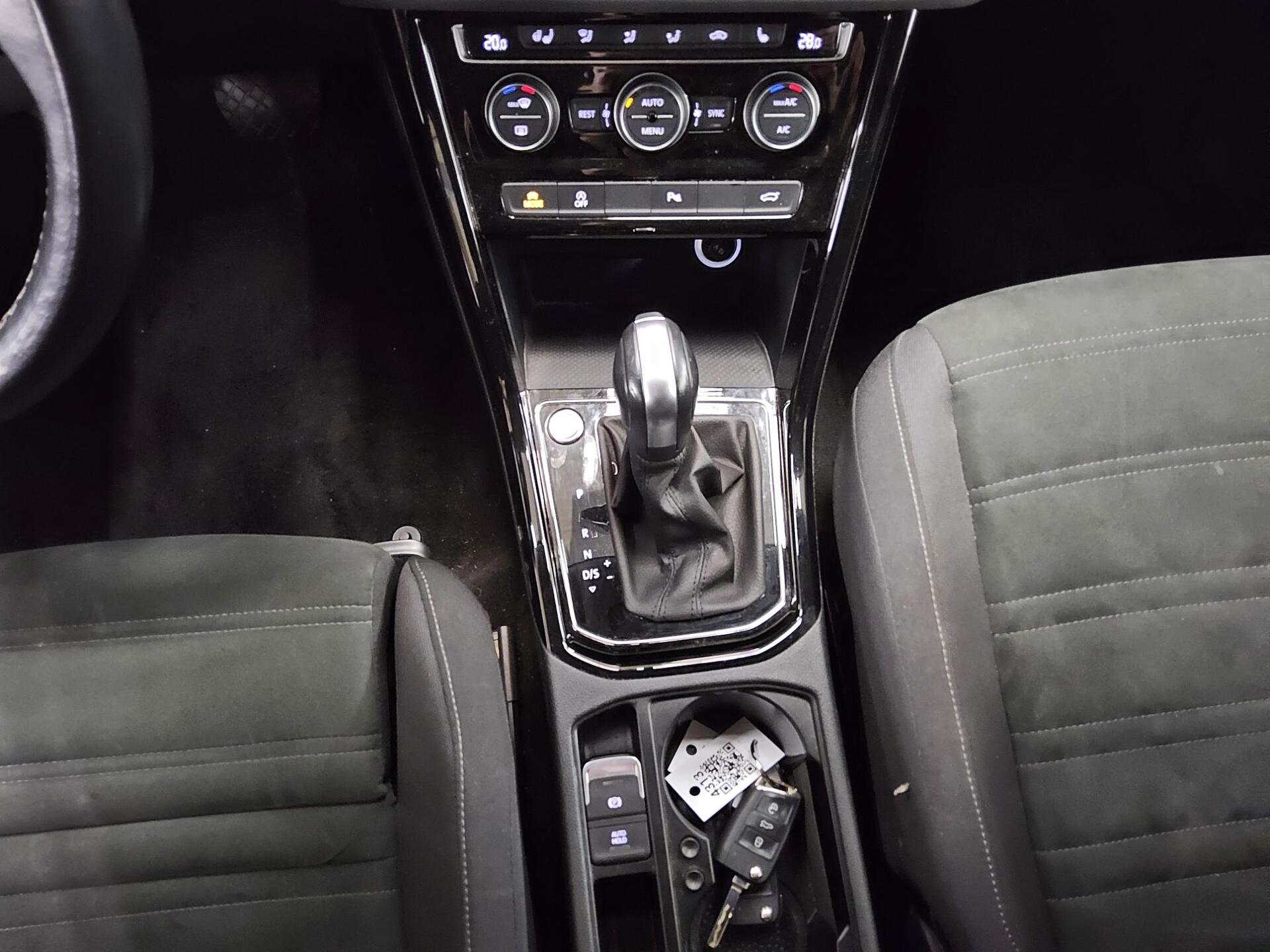 Volkswagen Touran 2.0 TDI Highline 7-Sitze AHK Navi ACC AHK 6