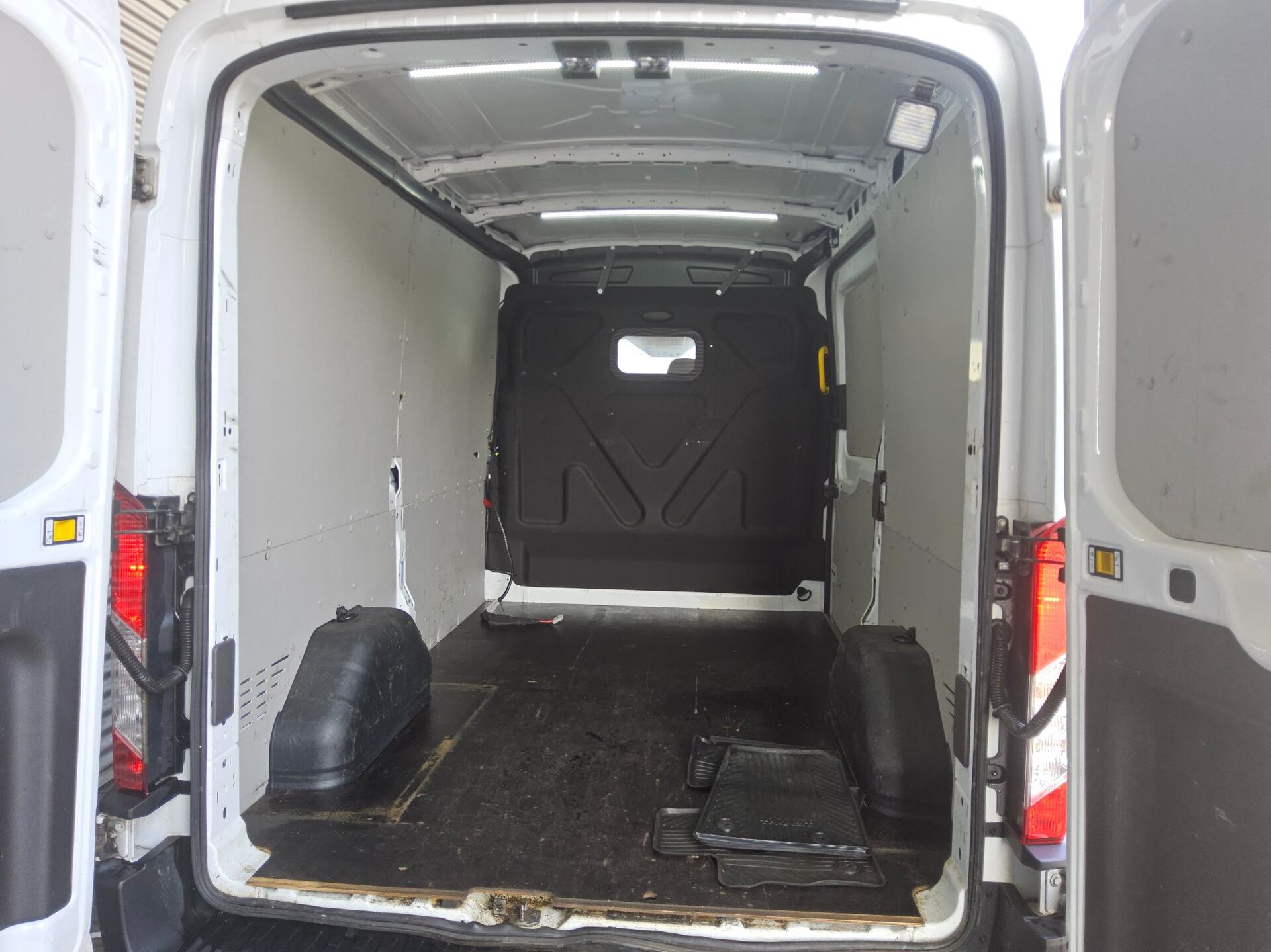 Ford Transit FT 350 2.0 TDCi Trend L2 Navi AHK StHzg 11