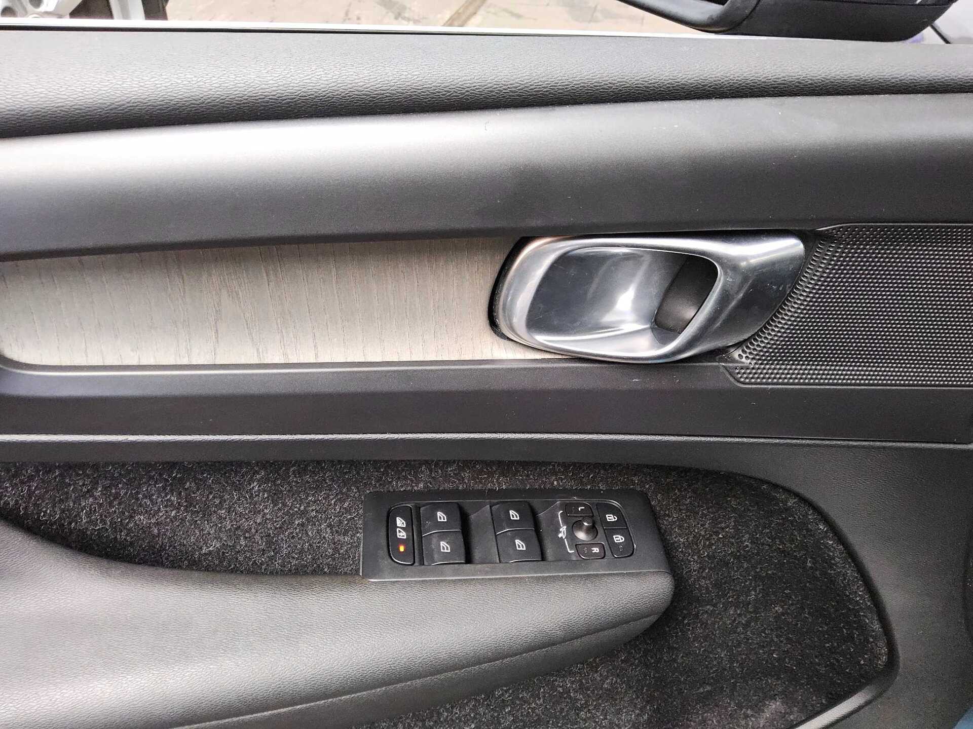 Volvo XC40 D3 Inscription Leder Navi AHK LED StandHzg 10