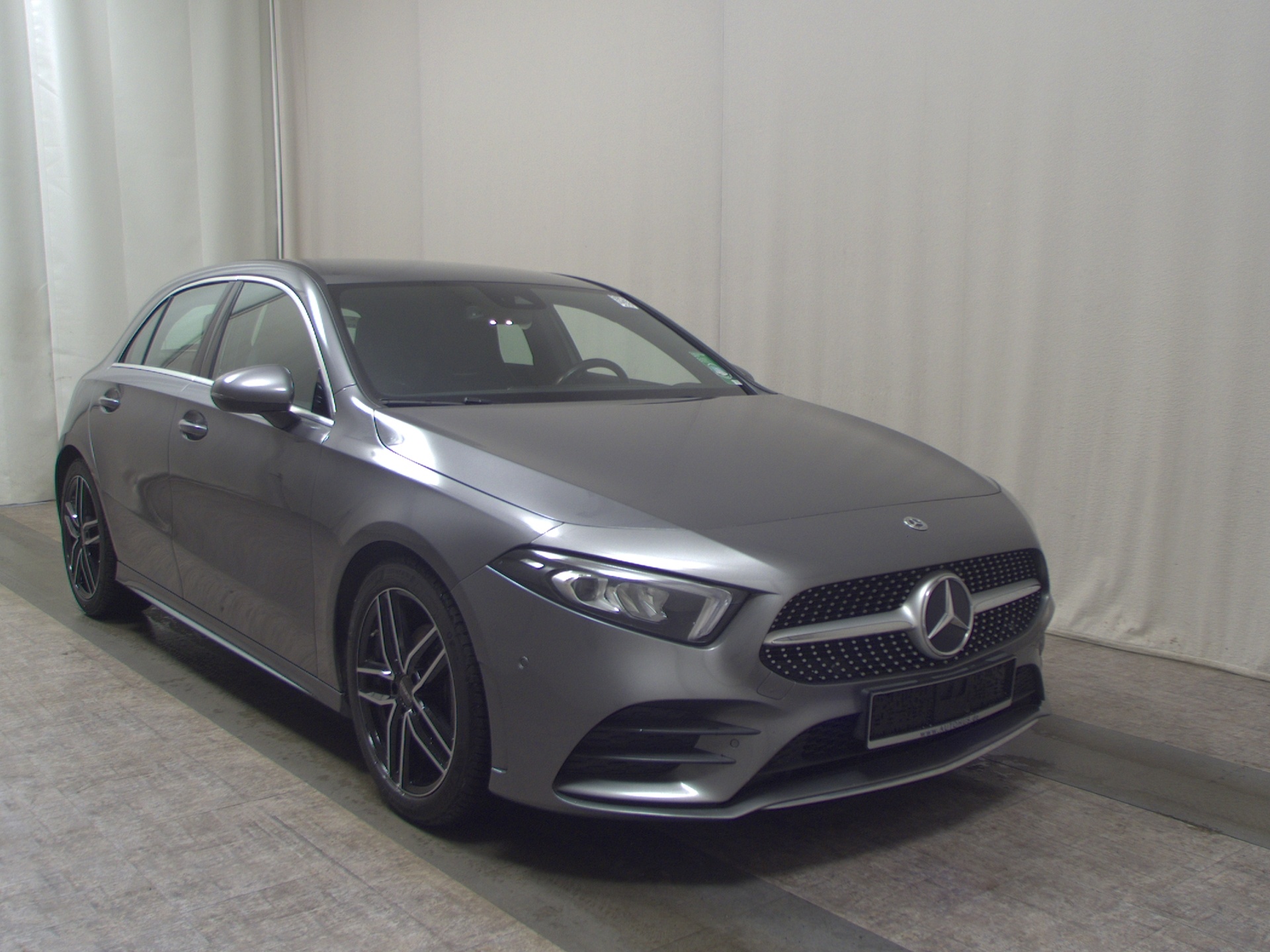 Mercedes-Benz A 200 d AMG-Line Navi LED AHK RfK Distronic+ 3