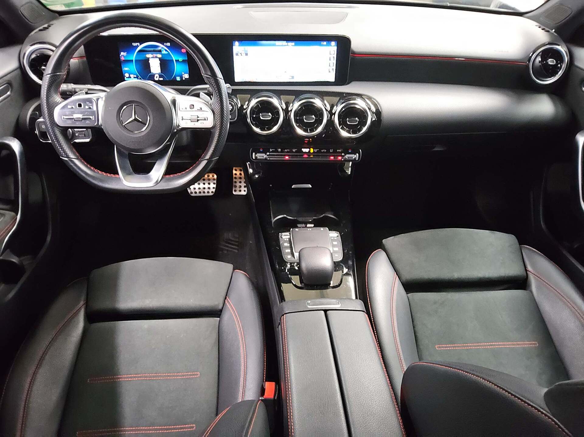 Mercedes-Benz A 200 d AMG-Line Navi LED AHK RfK Distronic+ 5