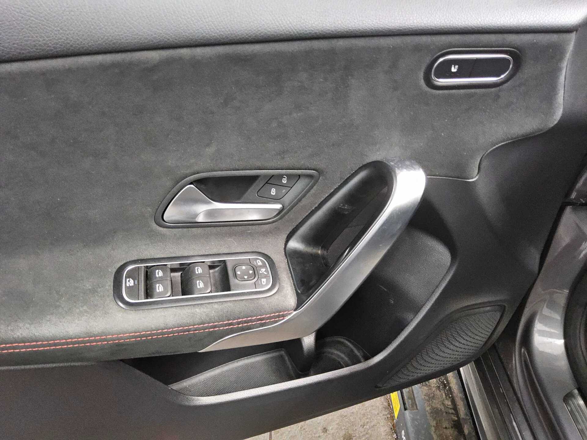 Mercedes-Benz A 200 d AMG-Line Navi LED AHK RfK Distronic+ 10