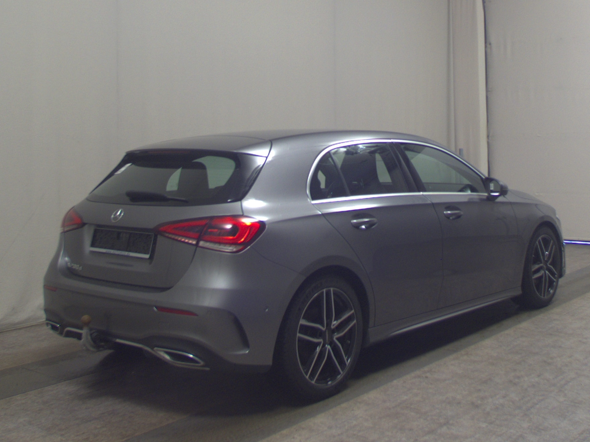 Mercedes-Benz A 200 d AMG-Line Navi LED AHK RfK Distronic+ 4