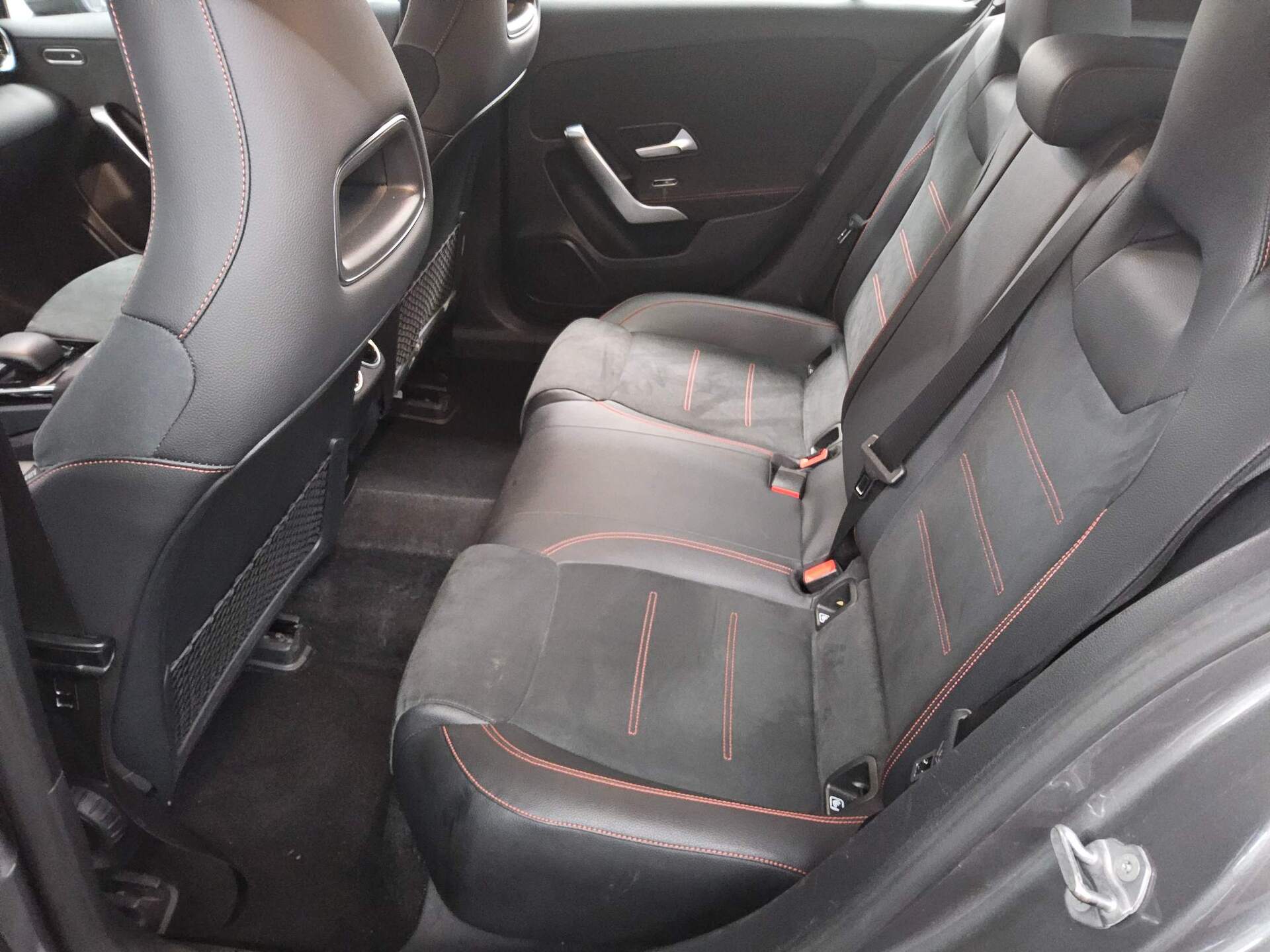 Mercedes-Benz A 200 d AMG-Line Navi LED AHK RfK Distronic+ 13