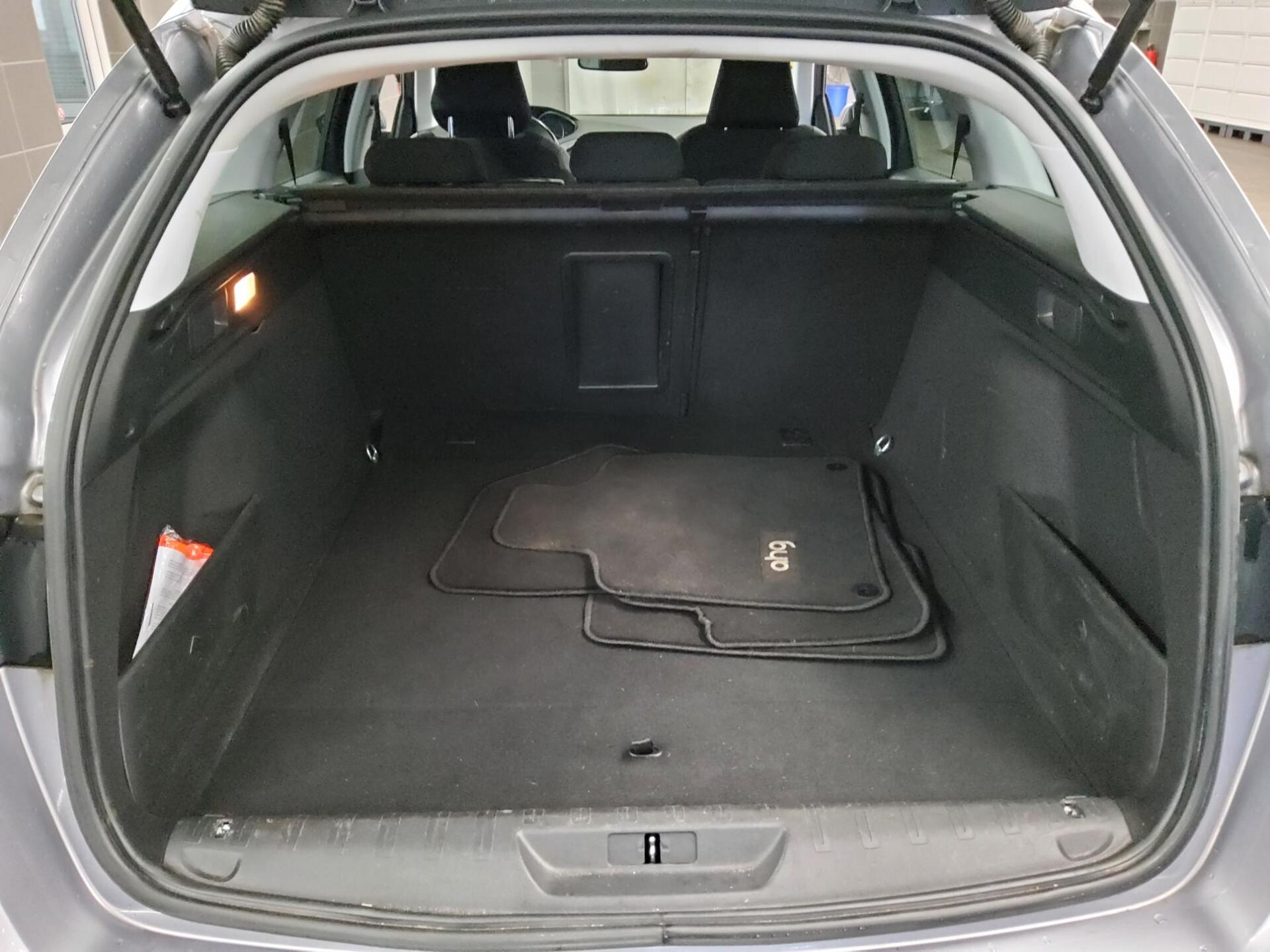 Peugeot 308 1.5 BlueHDI Allure Navi T-Leder AHK PDC SHZ 11