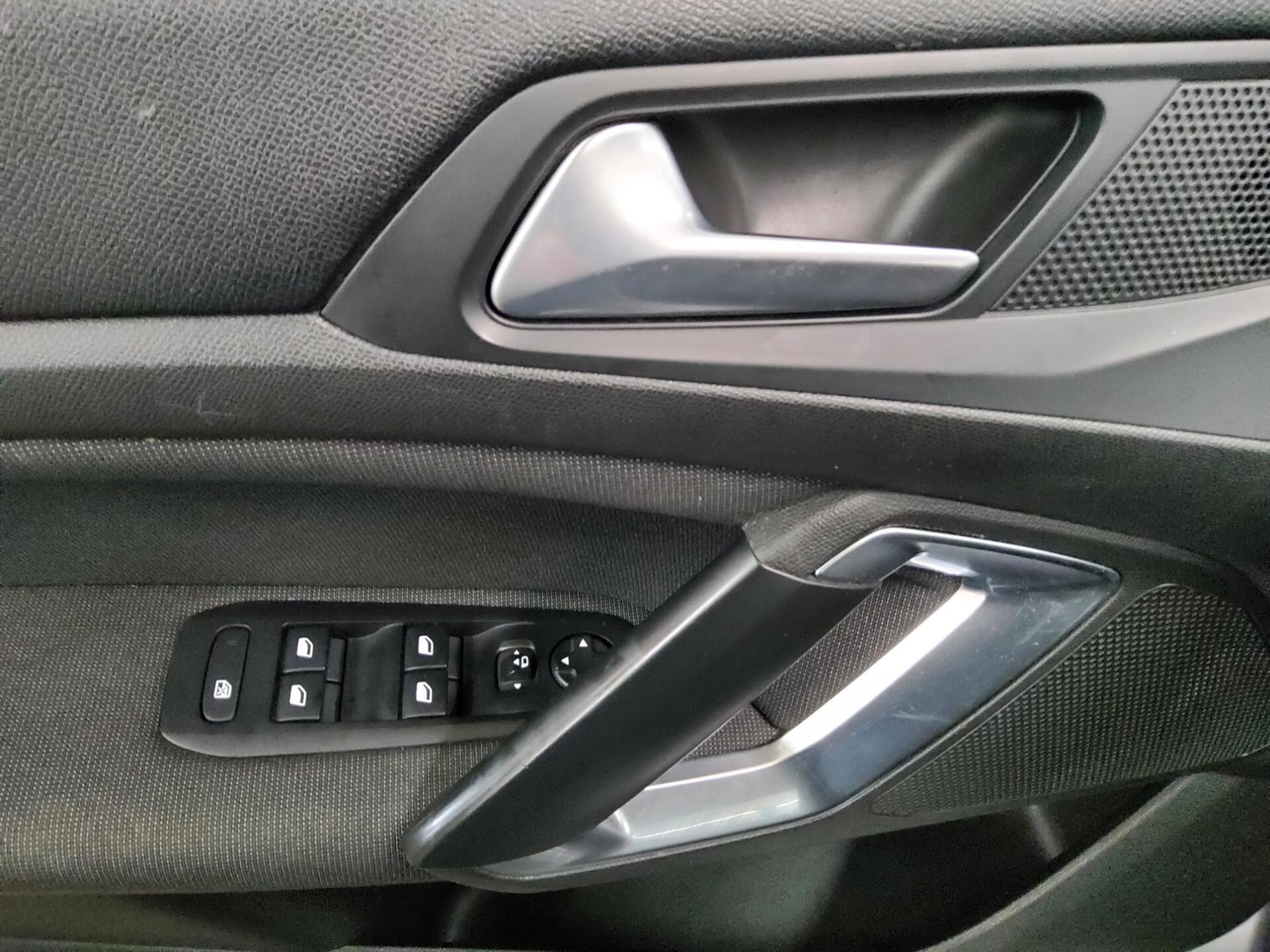 Peugeot 308 1.5 BlueHDI Allure Navi T-Leder AHK PDC SHZ 9