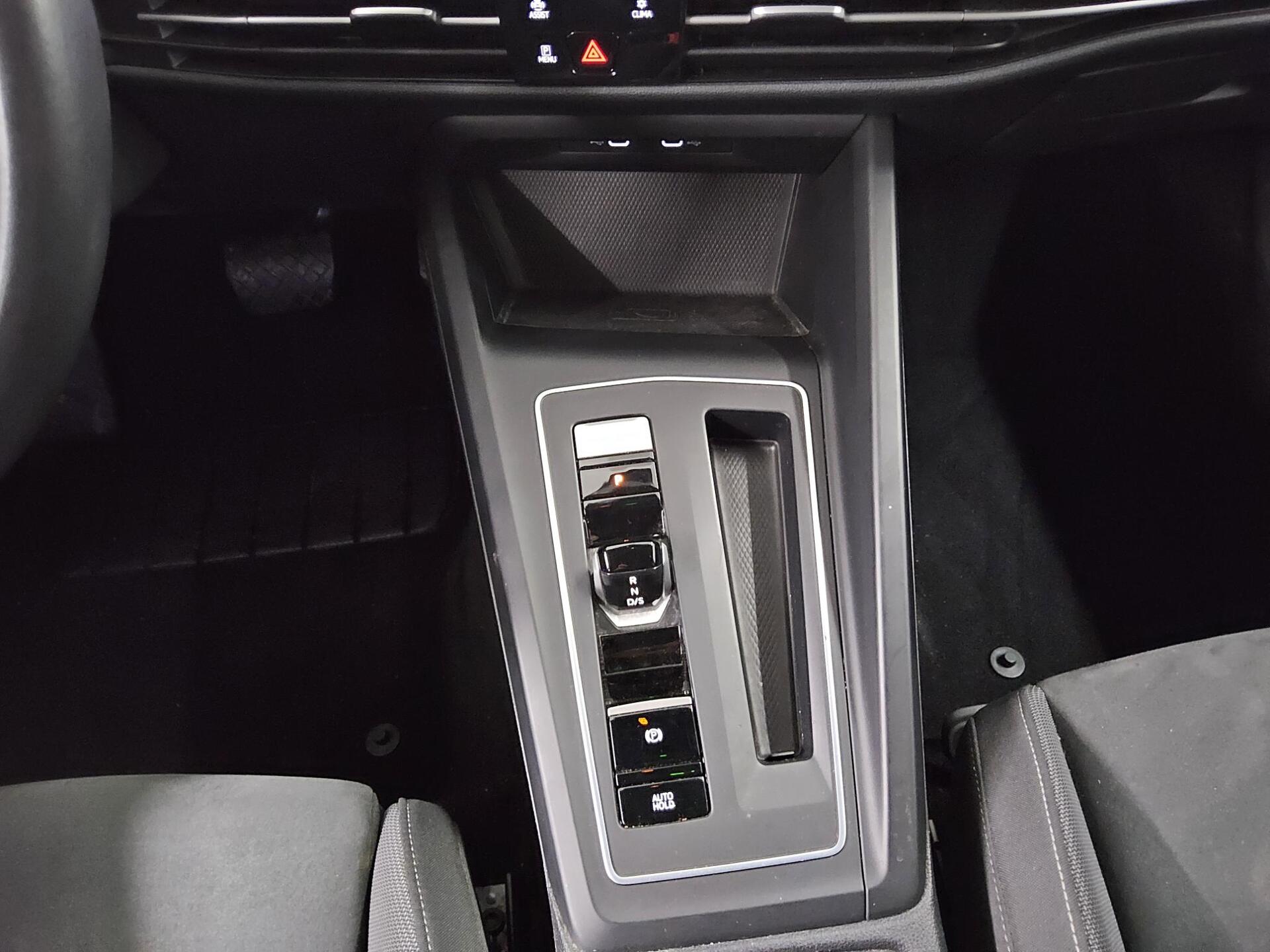 Volkswagen Golf-8 Var. 2.0 TDI Life Navi LED DC Memory 6