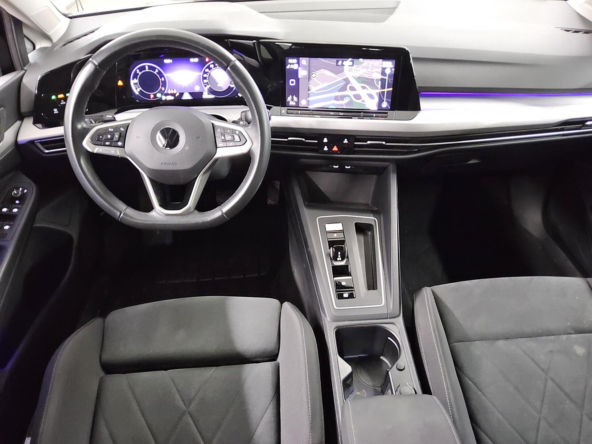 Volkswagen Golf-8 Var. 2.0 TDI Life Navi LED DC Memory 5