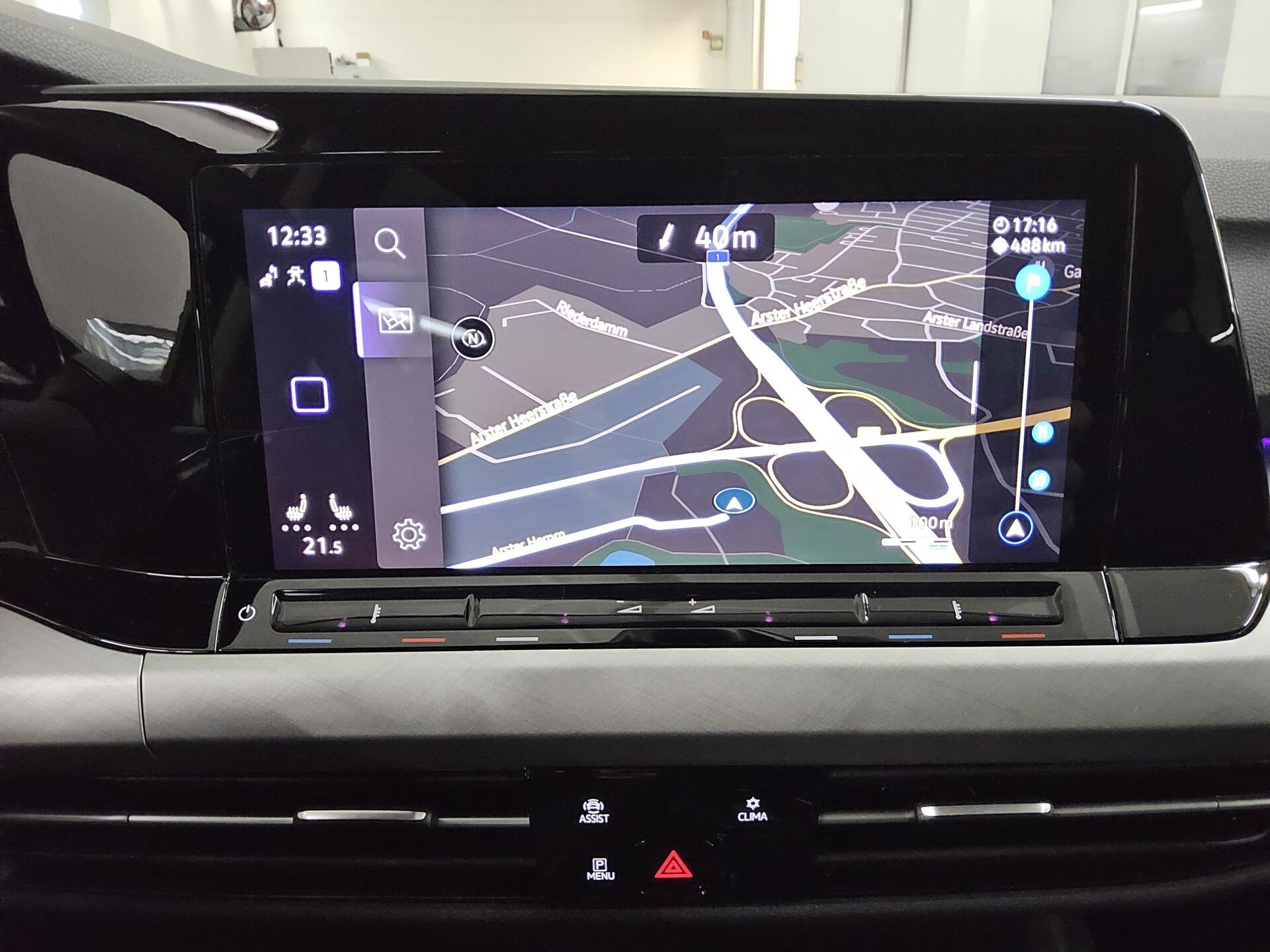 Volkswagen Golf-8 Var. 2.0 TDI Life Navi LED DC Memory 7