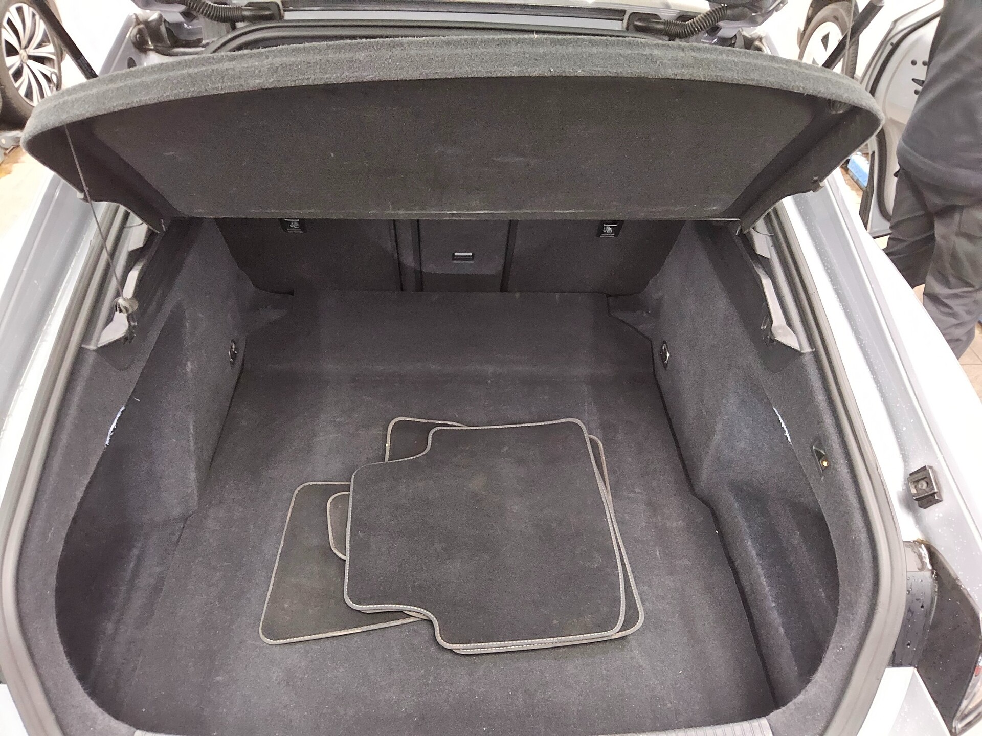 Volkswagen Arteon 2.0 TSI R-Line Navi AID AHK LED RFK 13