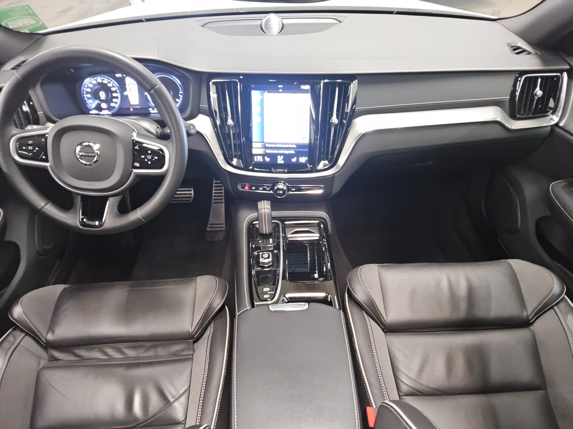 Volvo V60 T6 R-Design Navi Pano LED Sound AHK RFK 5