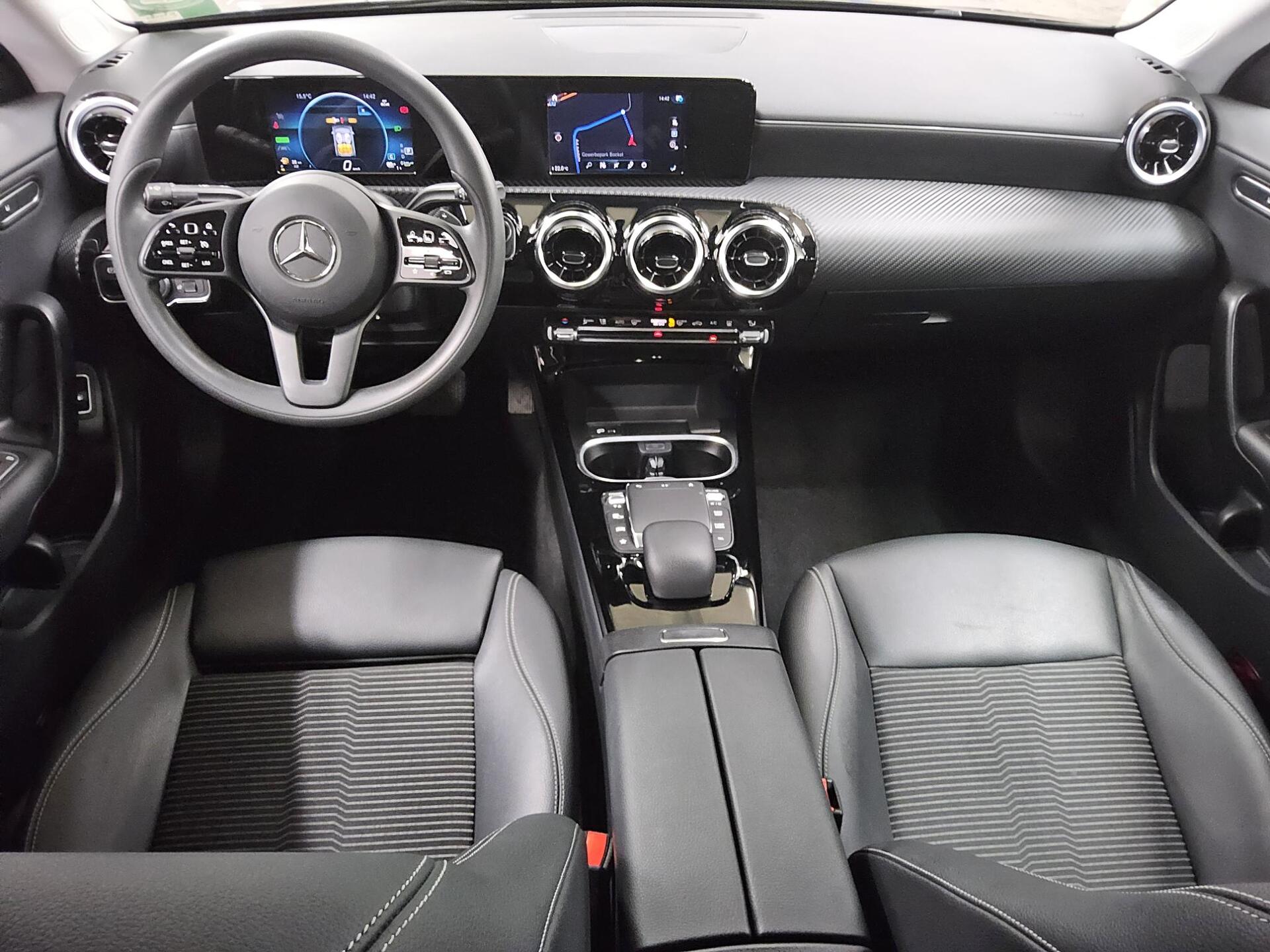 Mercedes-Benz CLA 250 e T-Leder Navi LED RFK MBUX 5