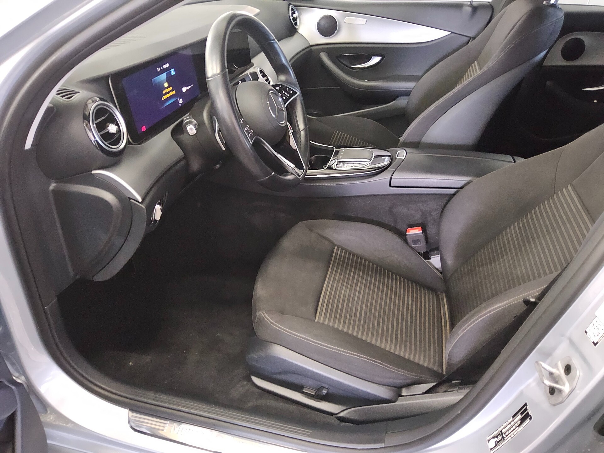 Mercedes-Benz E 300 T de Navi Widescreen LED RFK Distr.+ AHK 9