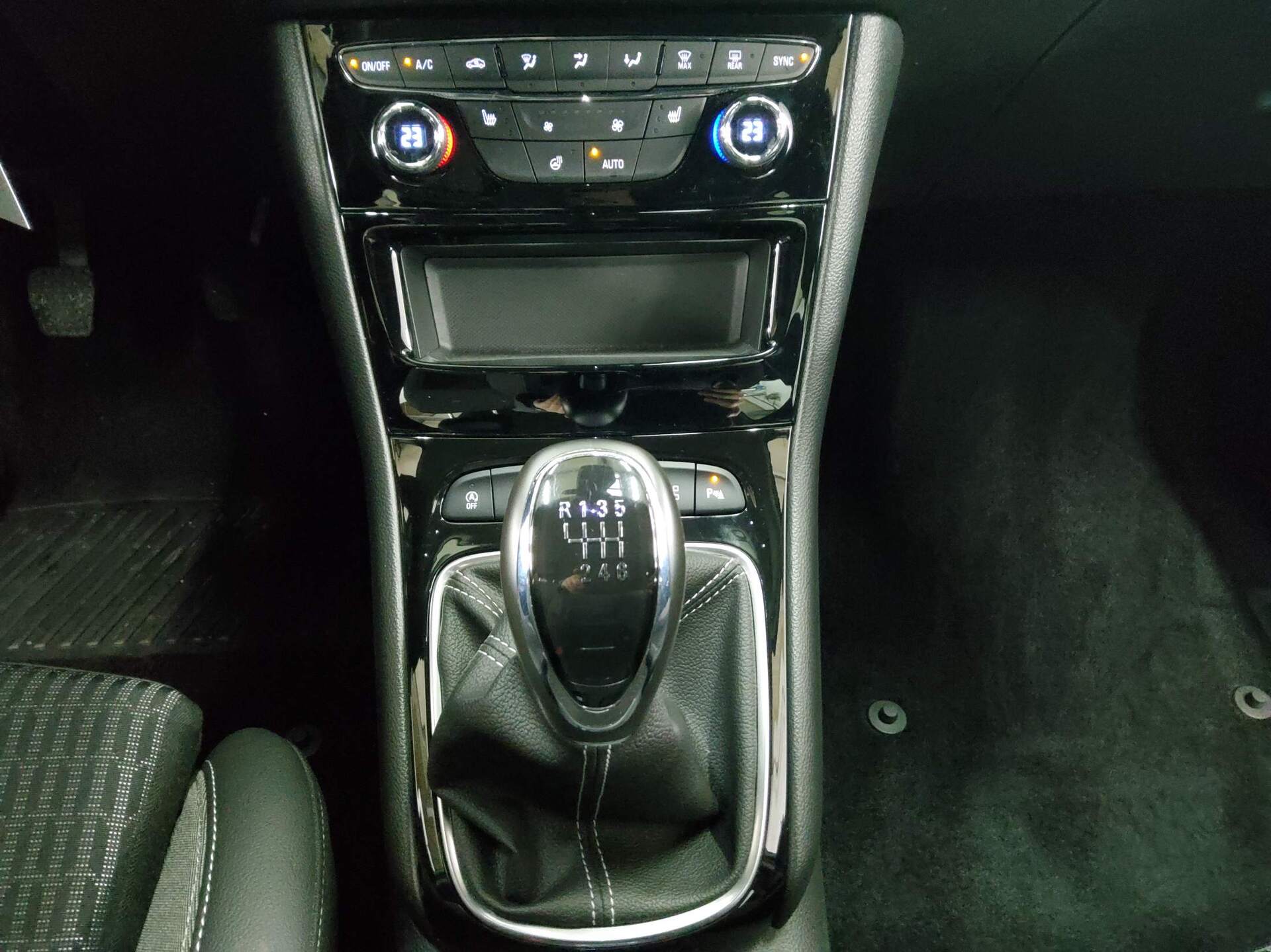 Opel Astra ST 1.2 Turbo T-Leder Navi LED Kamera SHZ 6