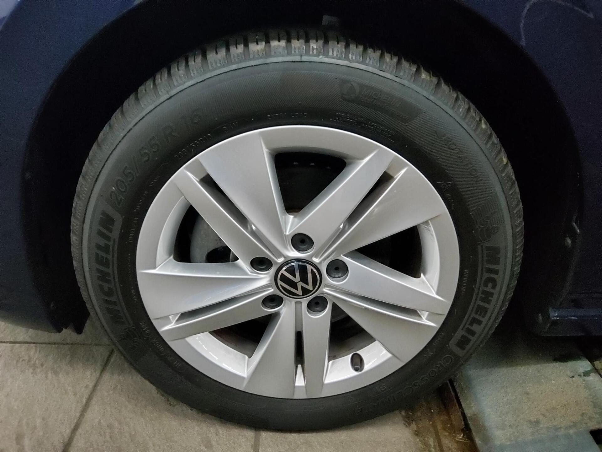 Volkswagen Golf-8 1.5 TSI Life Navi LED+ DC Lenkradheizung 10