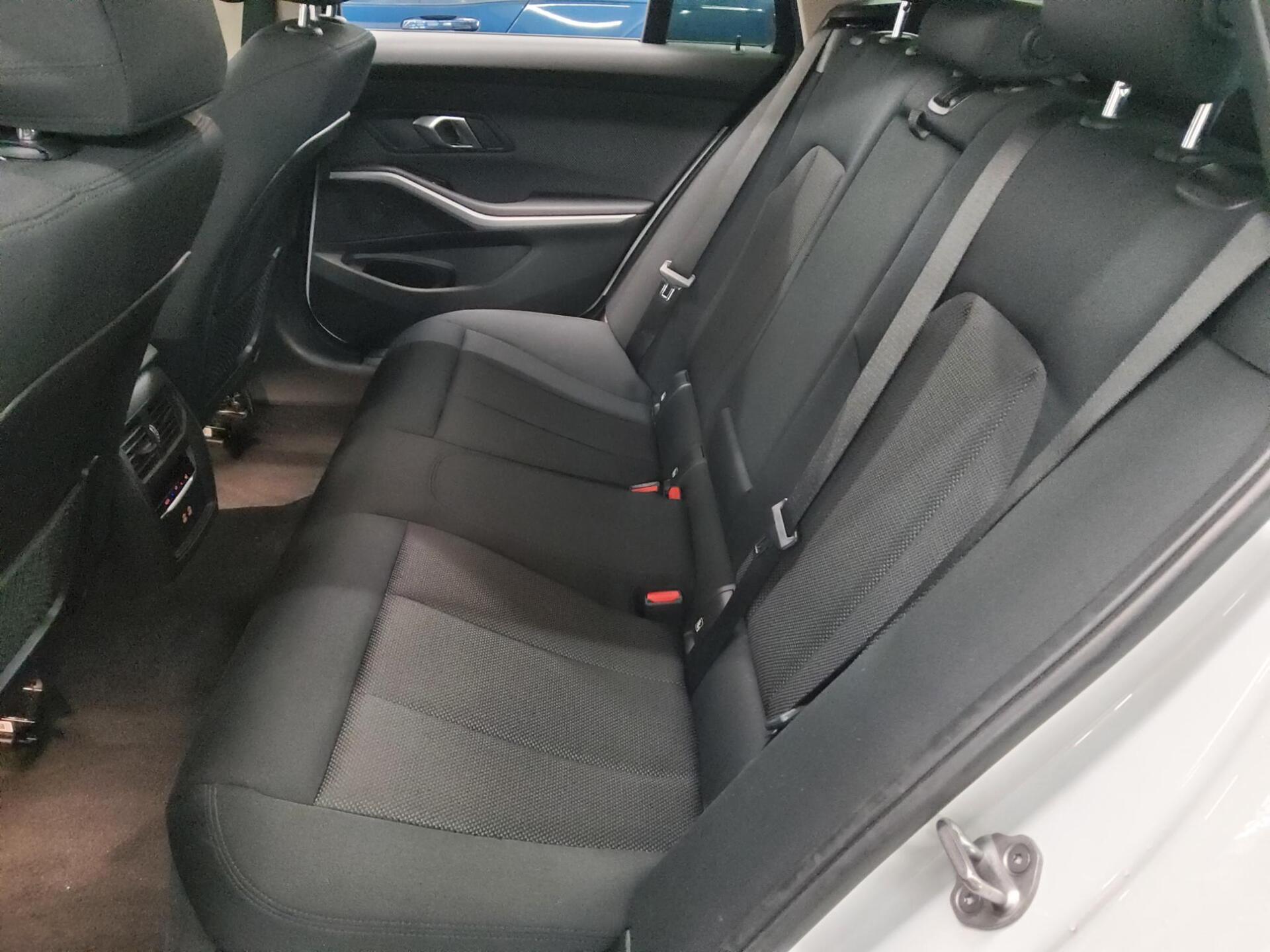 BMW 318iA Touring Advantage Navi LED LC-Pro RfK PDC 13