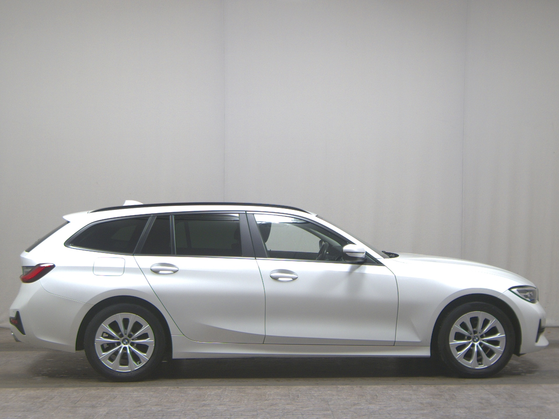 BMW 318iA Touring Navi LC Pro HuD HiFi LED PDC Shz