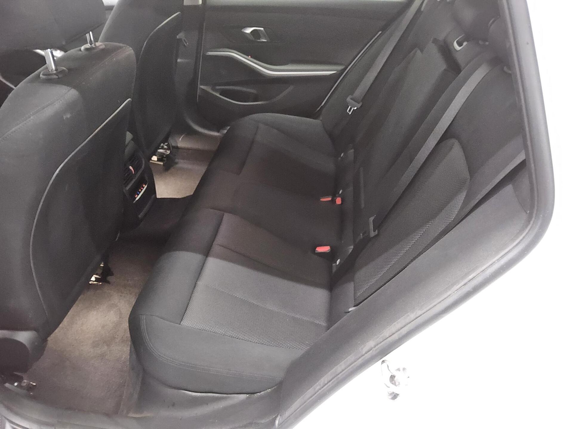 BMW 318iA Touring Navi LC Pro HuD HiFi LED PDC Shz 13