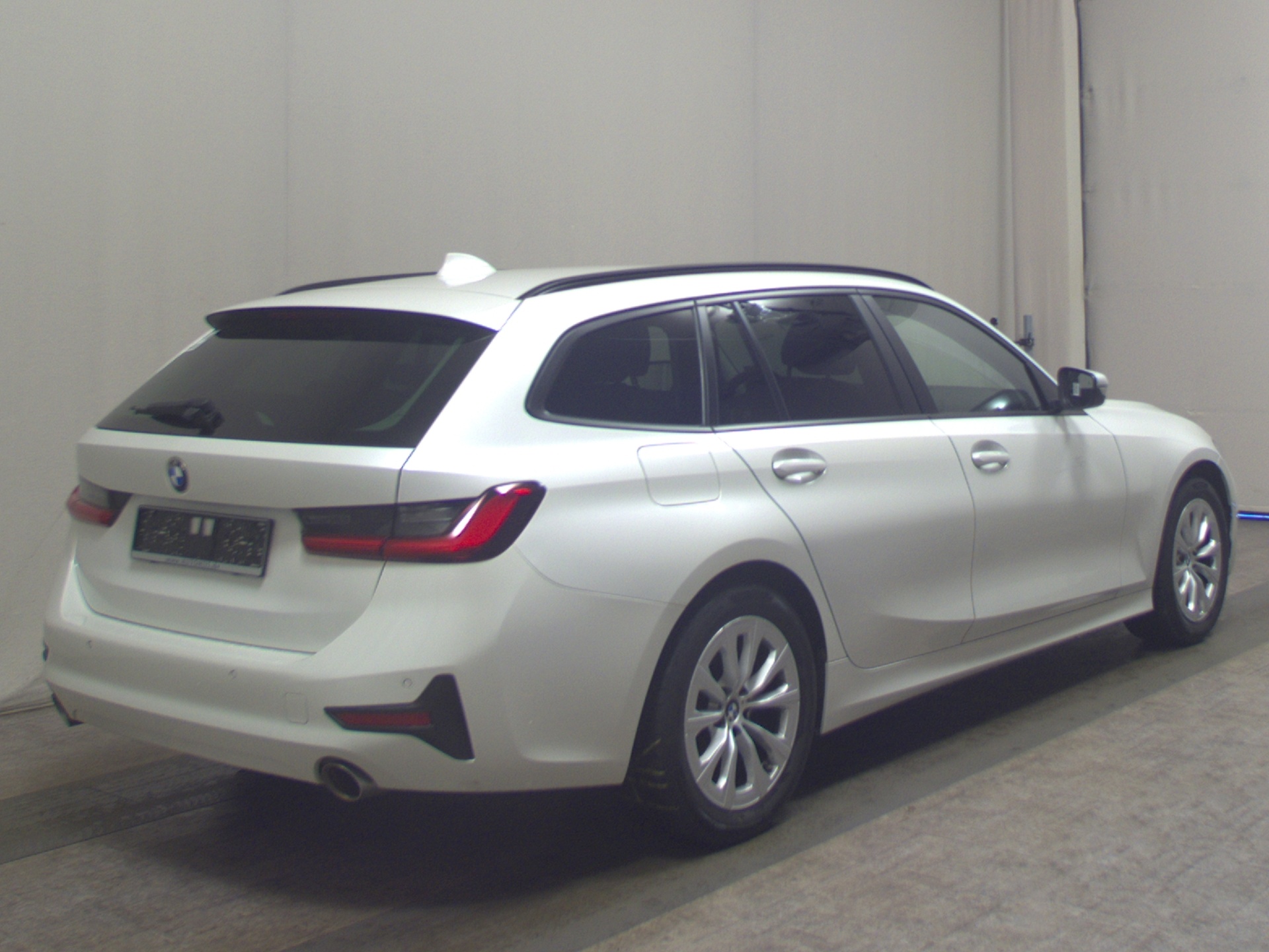 BMW 318iA Touring Navi LC Pro HuD HiFi LED PDC Shz 4