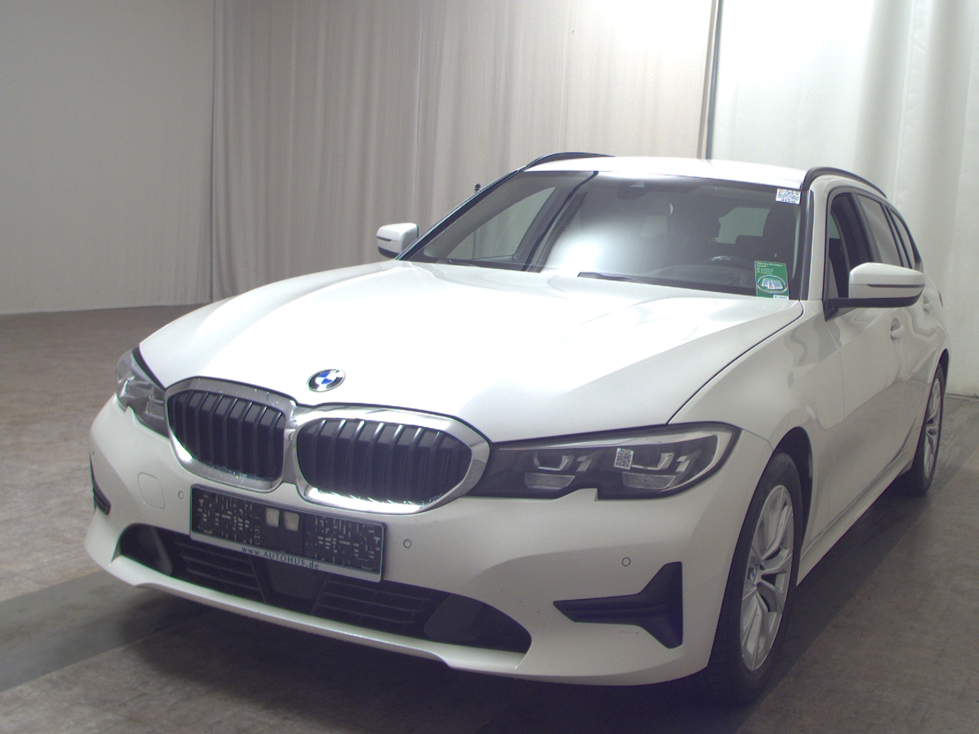 BMW 318iA Touring Navi LC Pro HuD HiFi LED PDC Shz 2