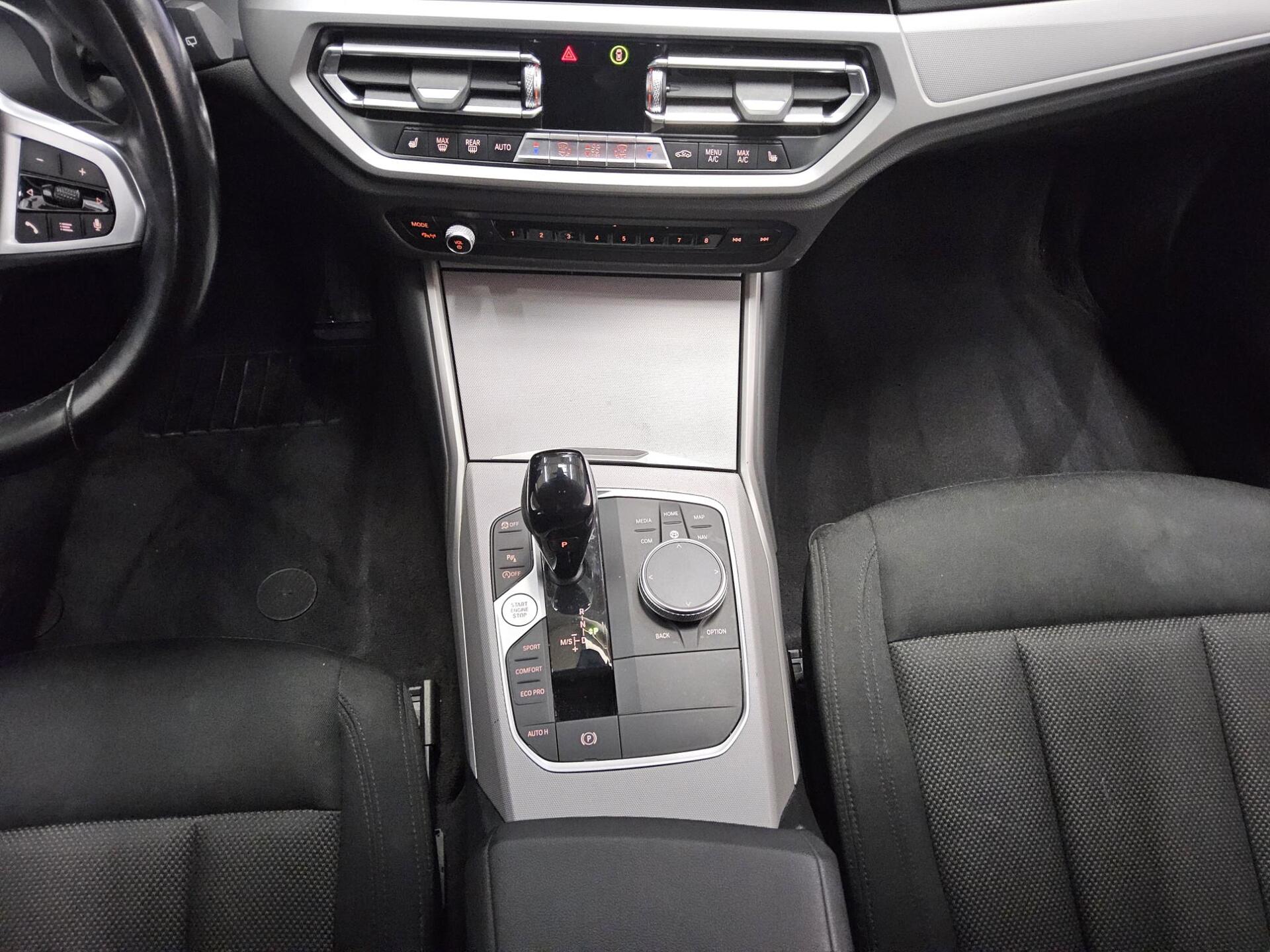 BMW 318iA Touring Navi LC Pro HuD HiFi LED PDC Shz 6