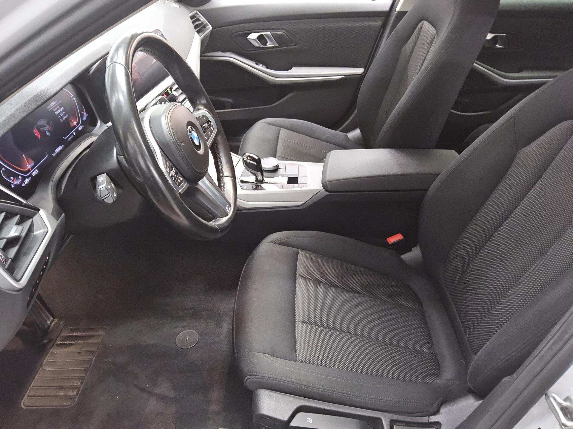 BMW 318iA Touring Navi LC Pro HuD HiFi LED PDC Shz 9