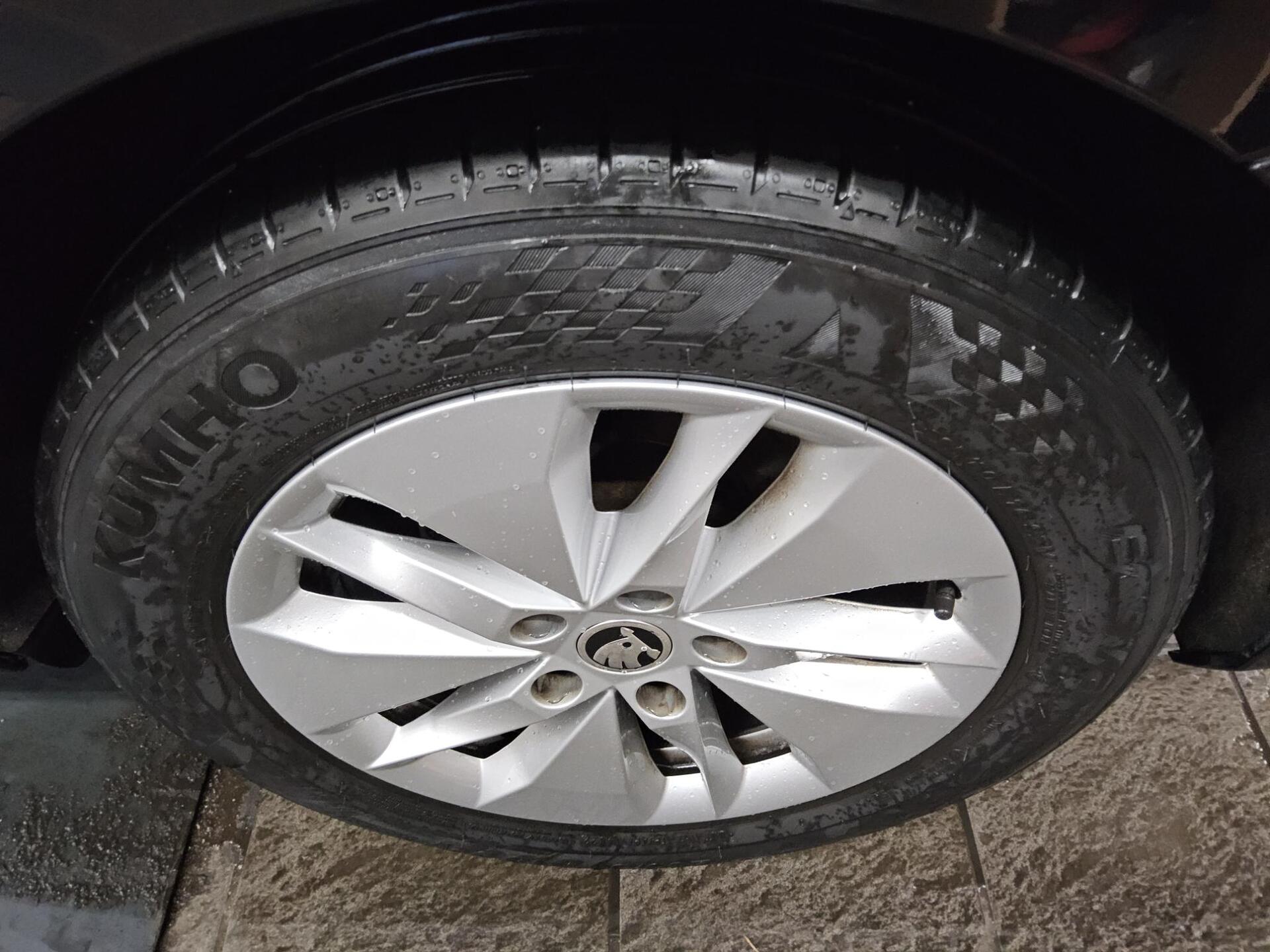 Skoda Octavia Kombi 2.0 TDI Ambition Navi vc LED AHK 11