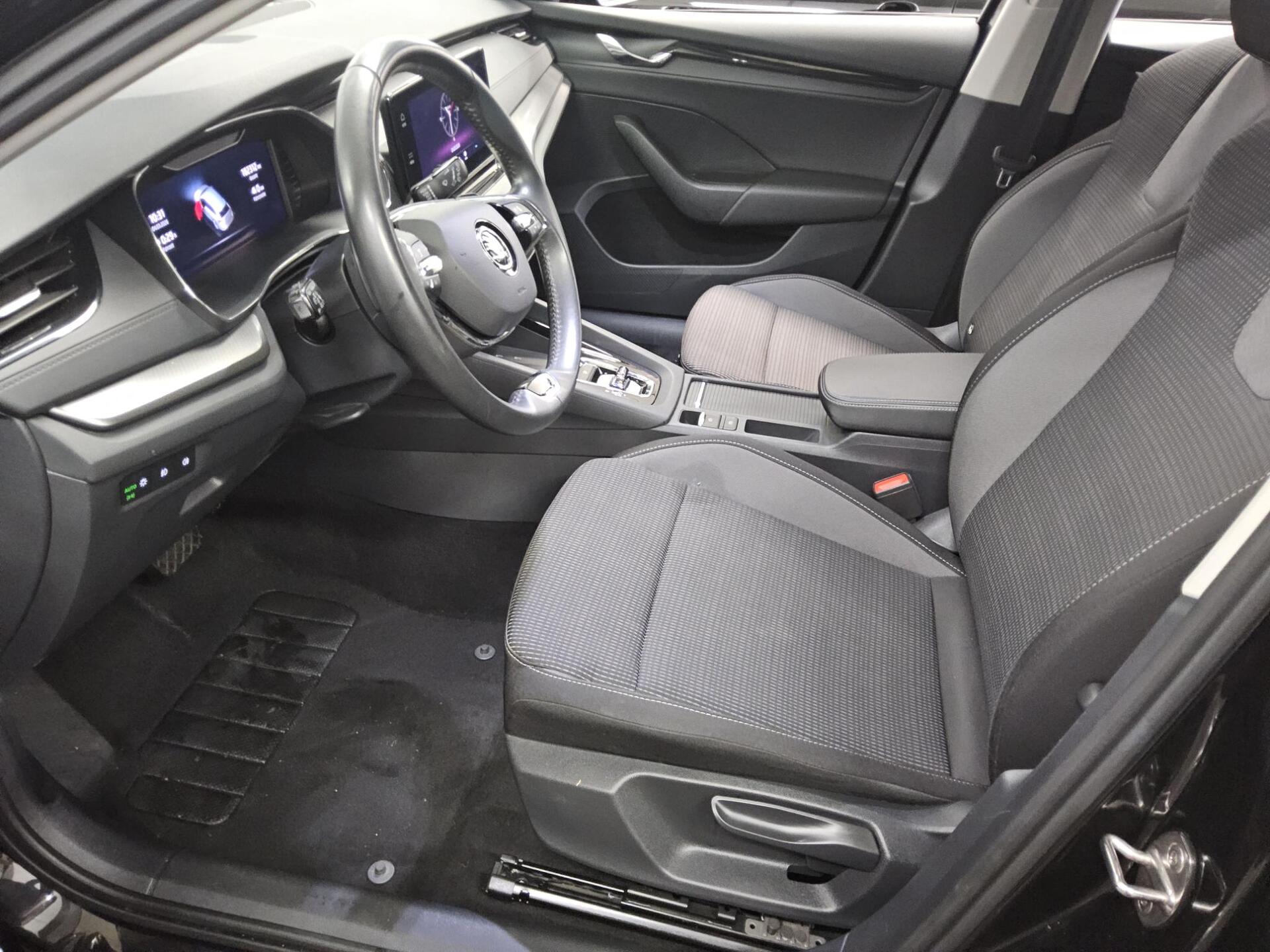 Skoda Octavia Kombi 2.0 TDI Ambition Navi vc LED AHK 9