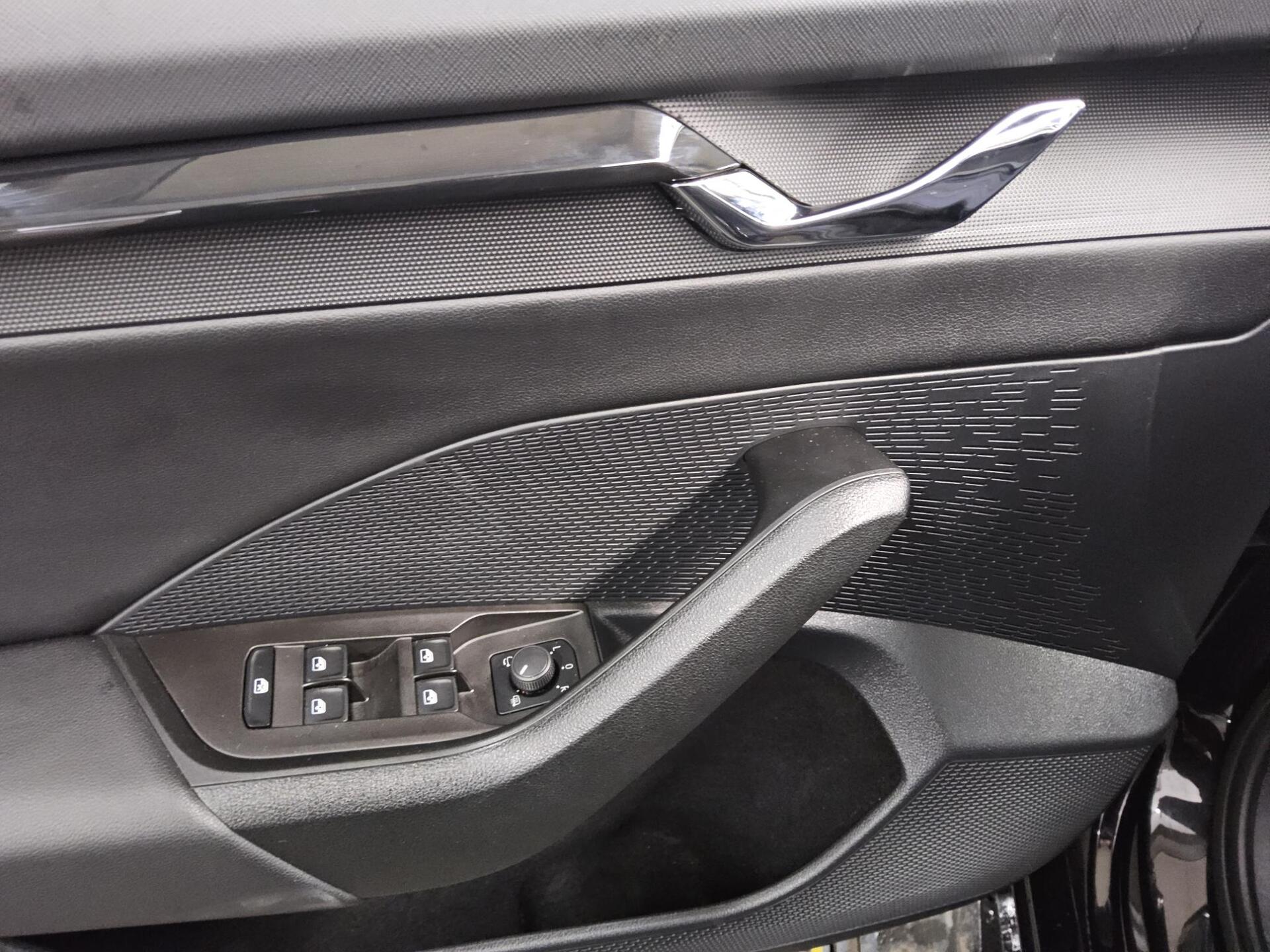 Skoda Octavia Kombi 2.0 TDI Ambition Navi vc LED AHK 10