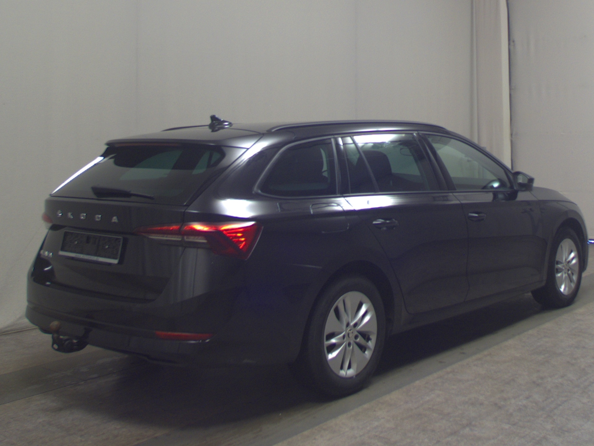 Skoda Octavia Kombi 2.0 TDI Ambition Navi vc LED AHK 4