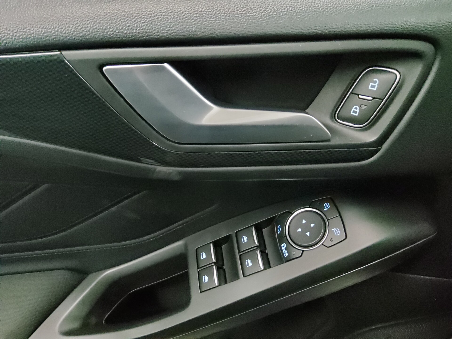 Ford Focus Turnier 1.5 EB ST-Line X Navi DC LED RFK 10